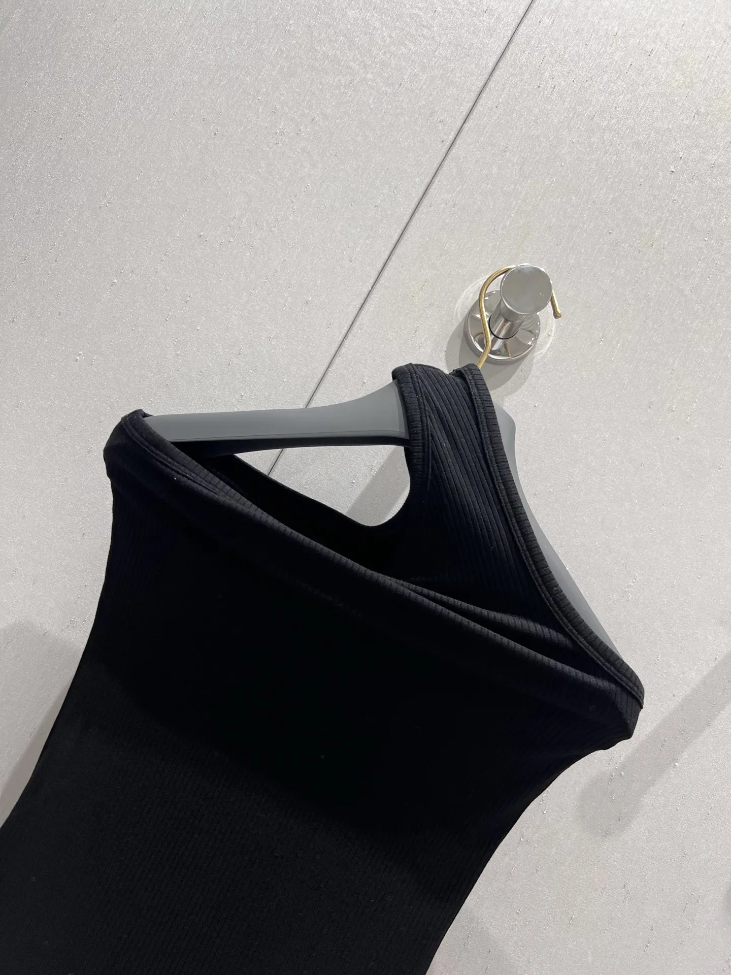 Christian Dior 黒編み物ベスト新作 - 画像 (5)