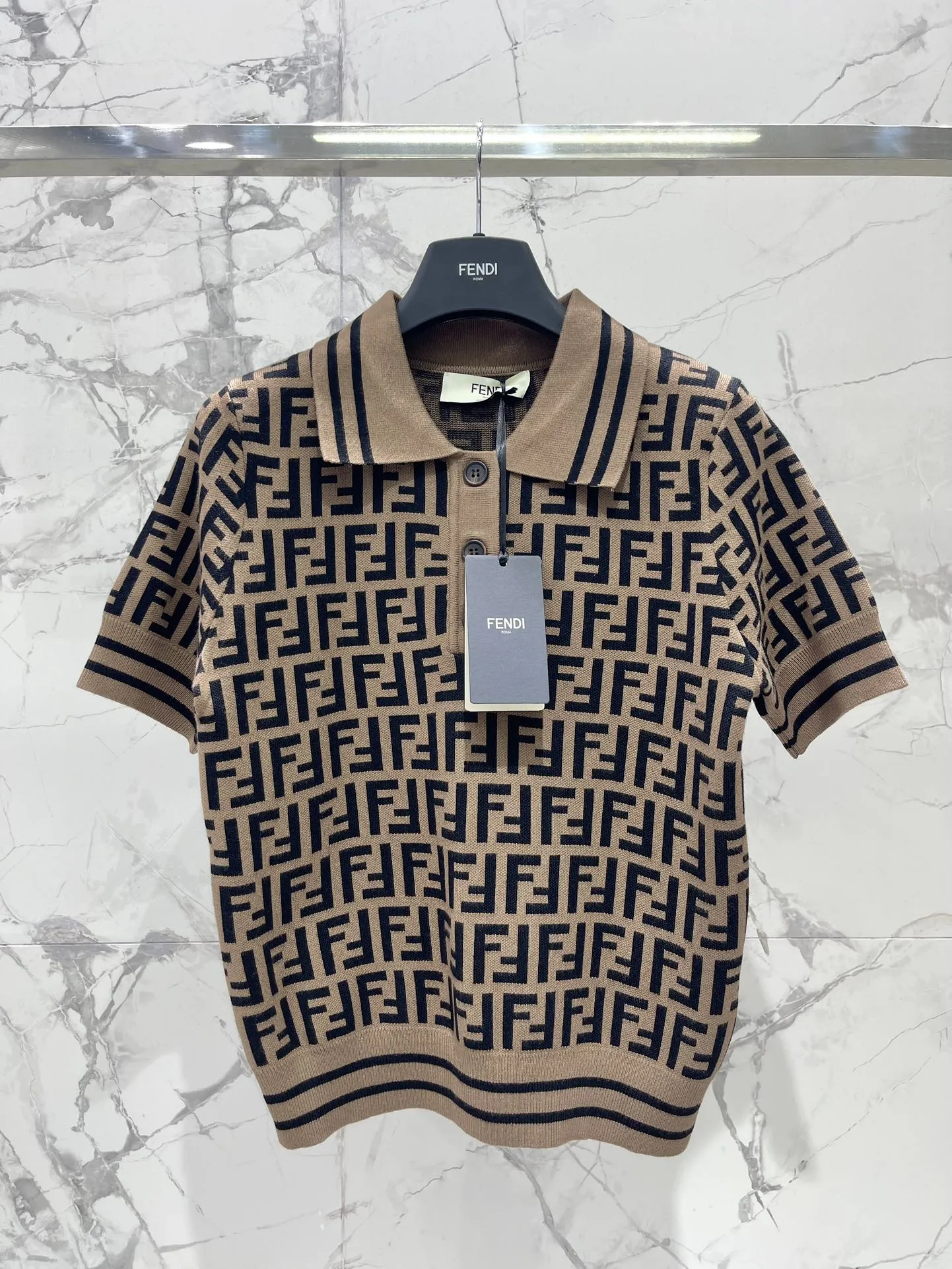 フェンディ新作黒レースカラー編み物半袖トップス