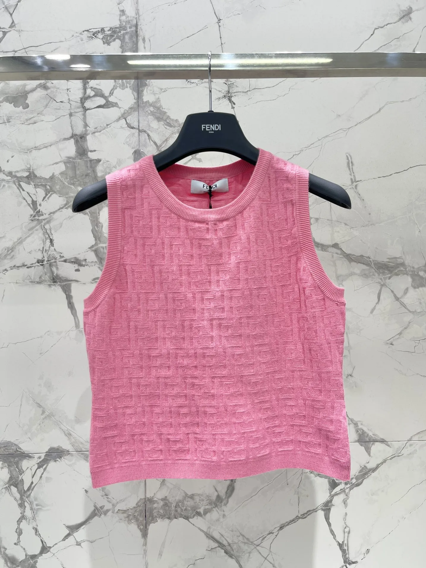 Fendi新作アルファベット編み物ベスト3色 - 画像 (3)