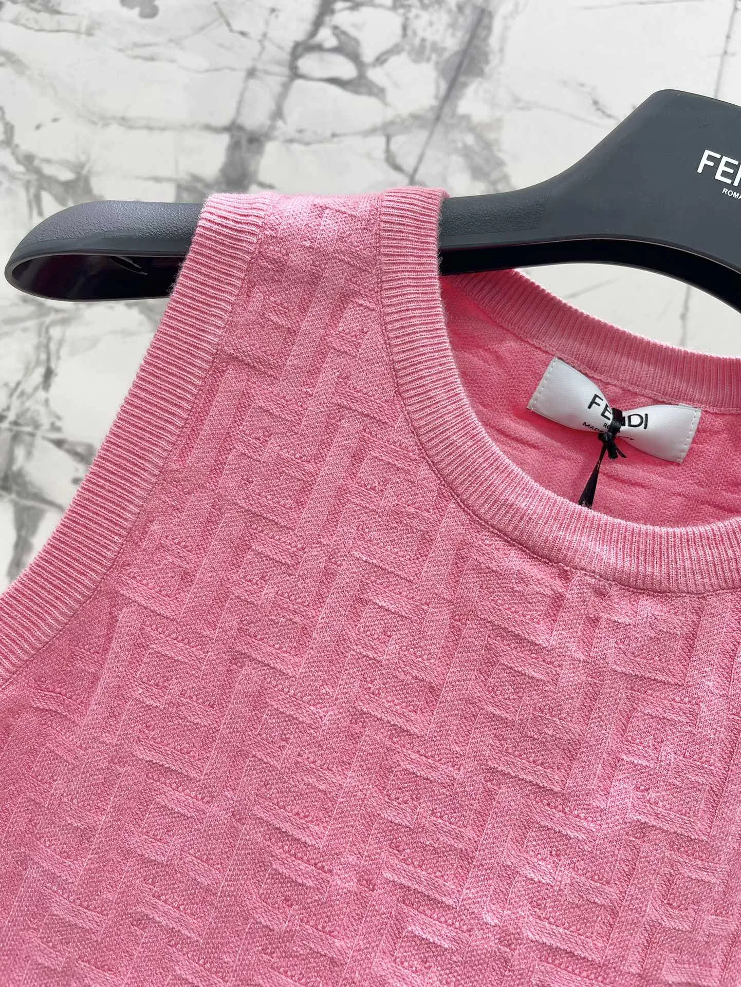 Fendi新作アルファベット編み物ベスト3色 - 画像 (5)