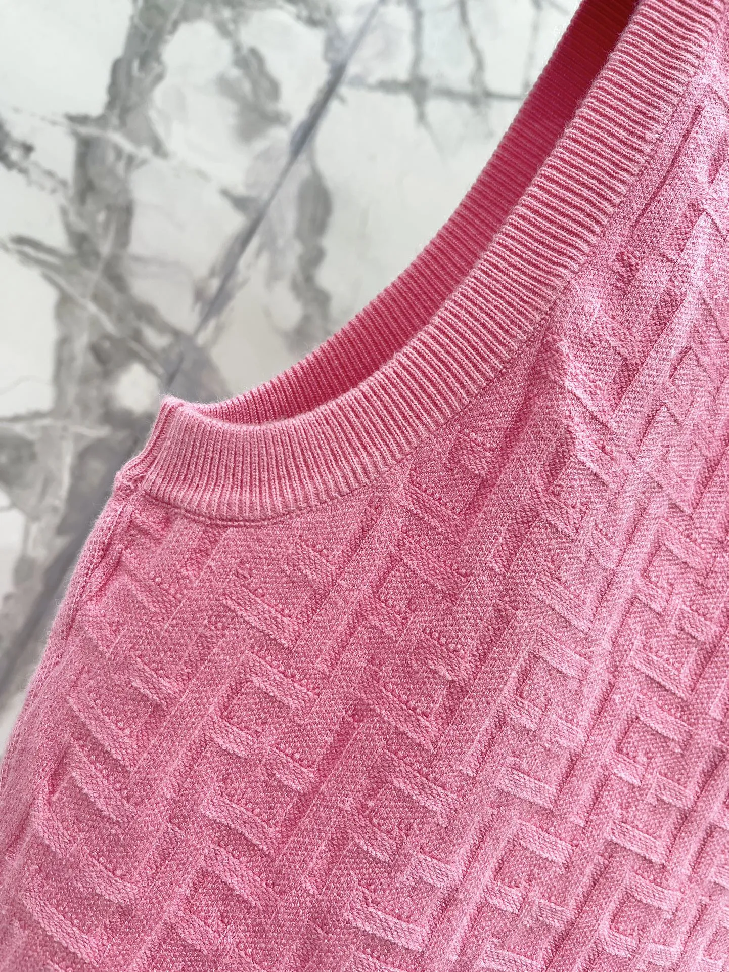 Fendi新作アルファベット編み物ベスト3色 - 画像 (7)