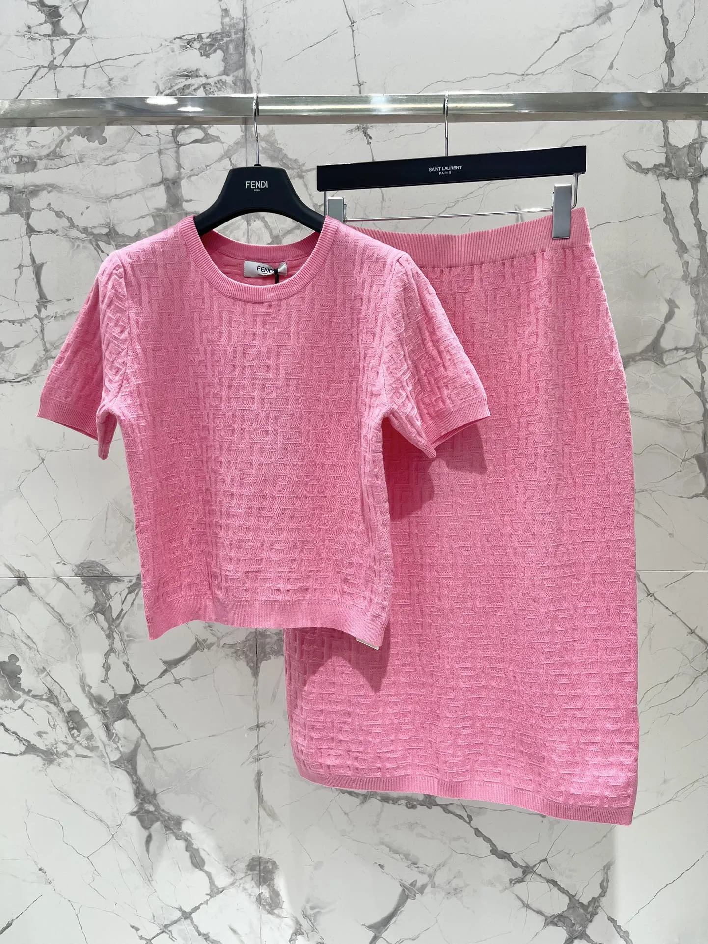 Fendi新作アルファベット編み物ベスト3色 - 画像 (9)