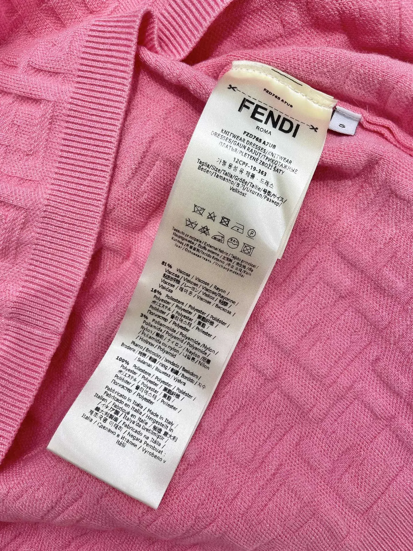 Fendi新作アルファベット編み物ベスト3色 - 画像 (10)