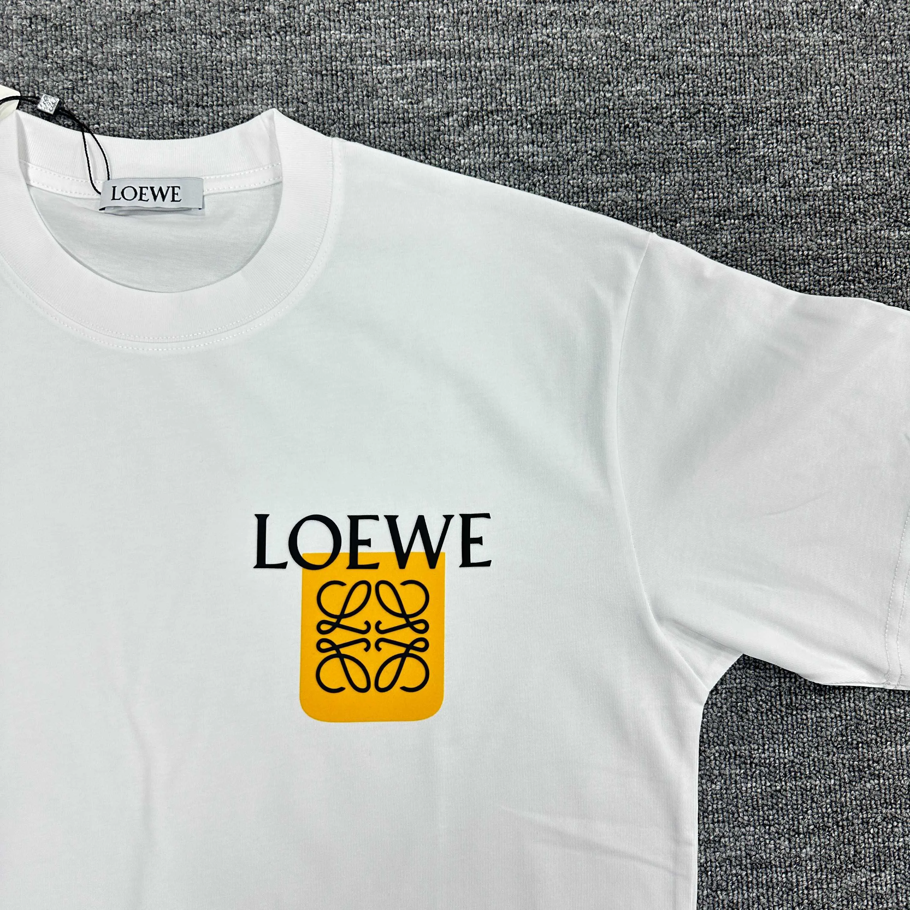 Loewe新作黒半袖Tシャツアルファベットロゴ - 画像 (6)