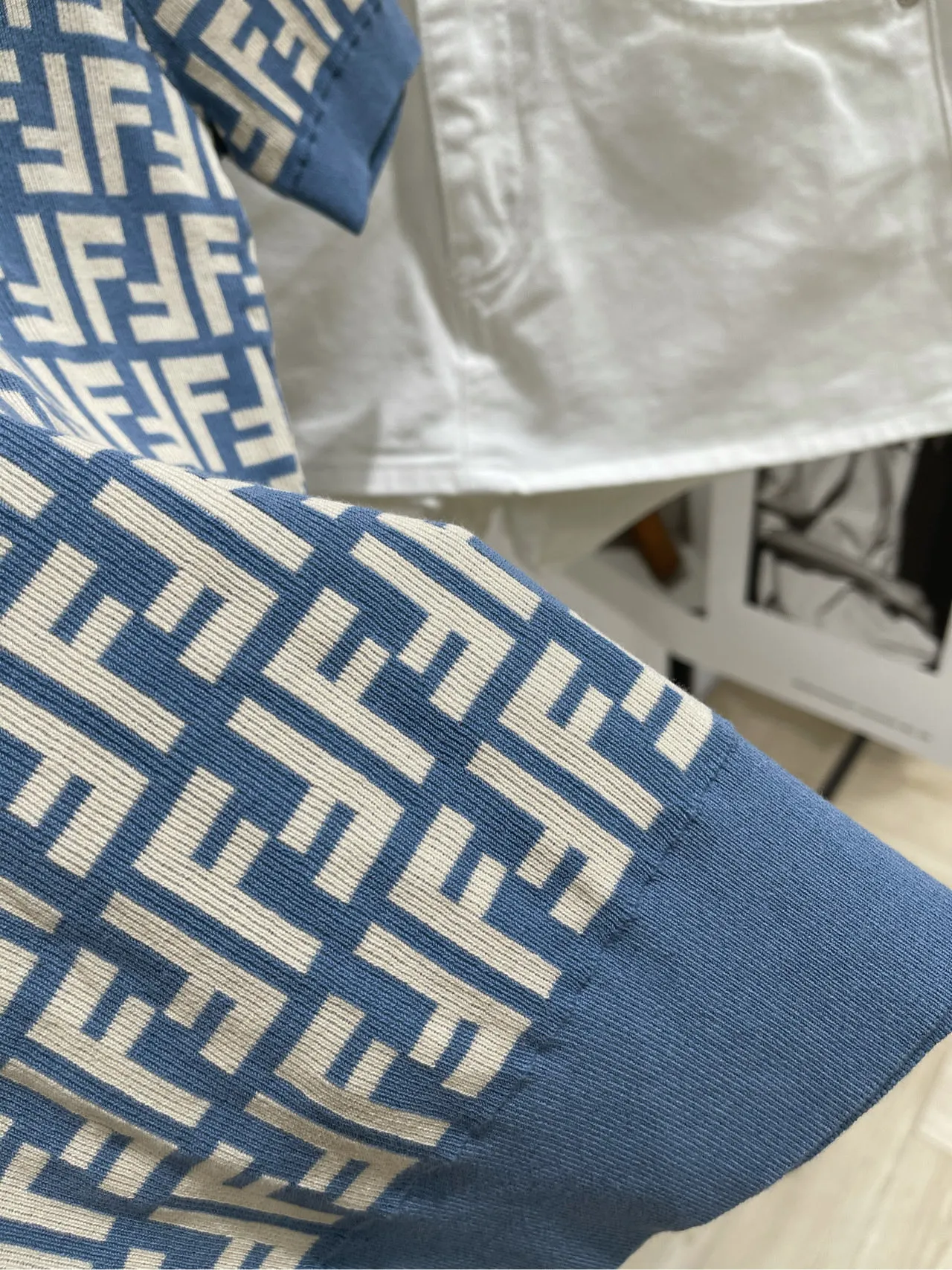 Fendi新作カラーマッチング半袖ニットトップス - 画像 (6)