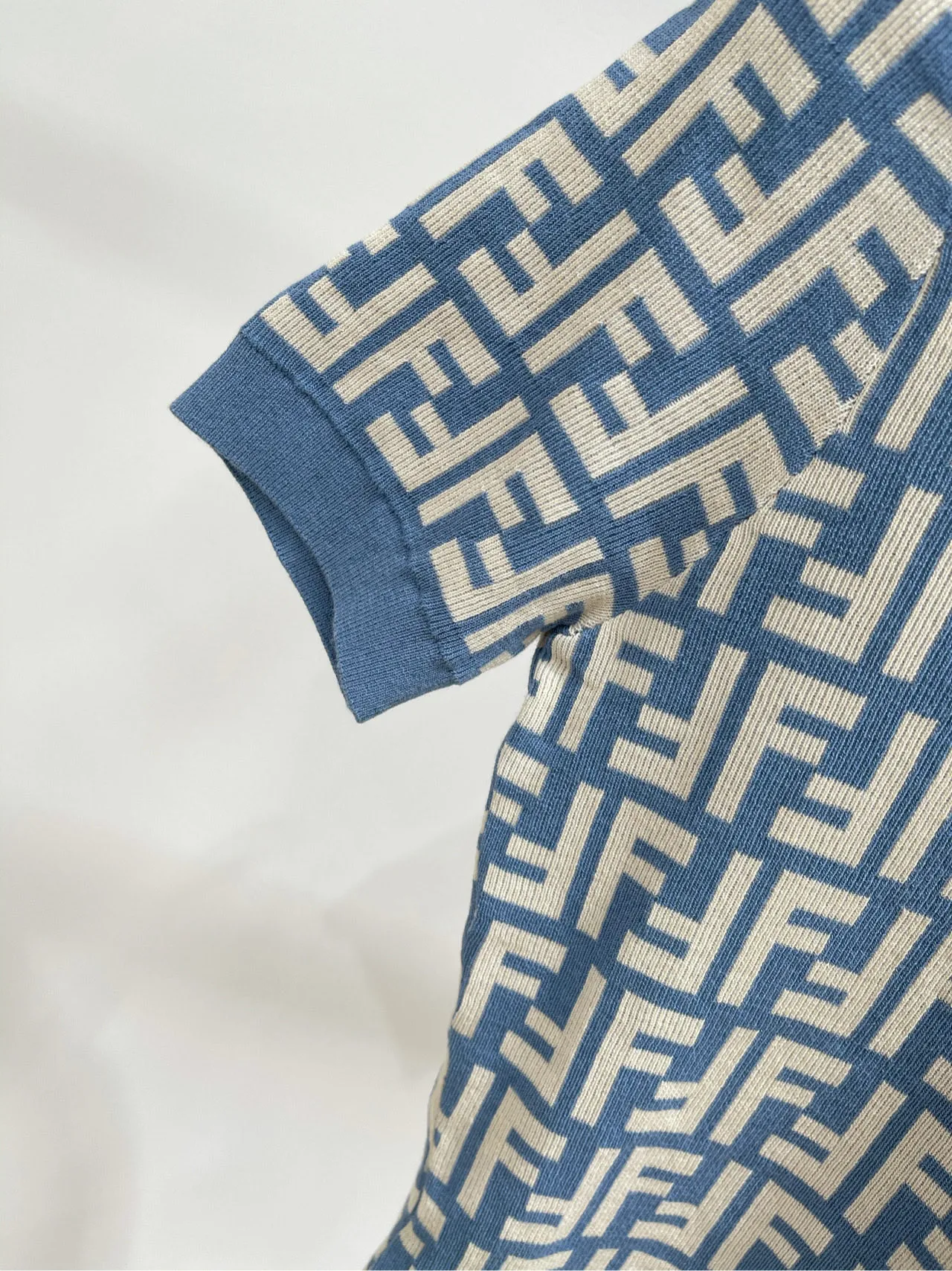 Fendi新作カラーマッチング半袖ニットトップス - 画像 (8)