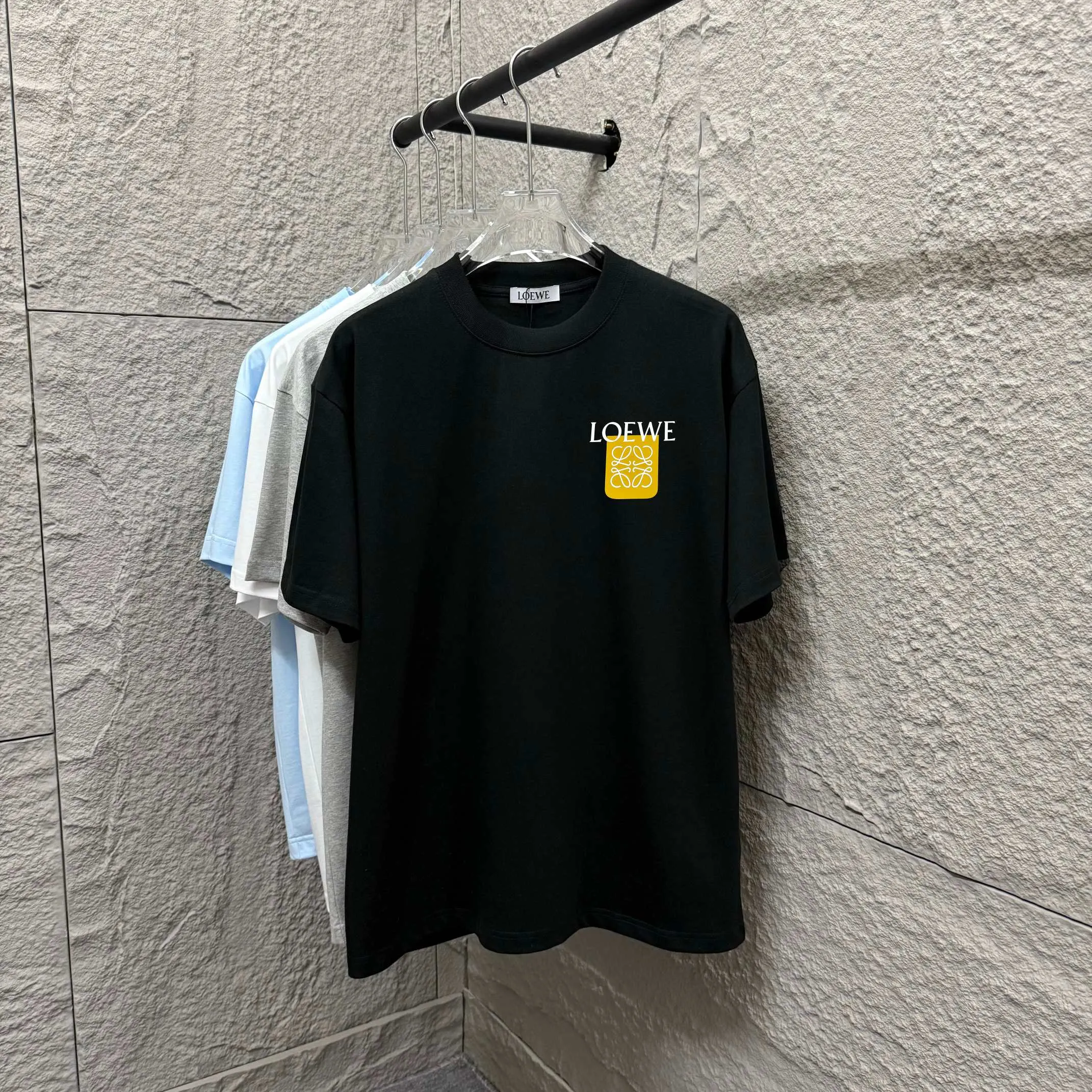 Loewe 2025春夏黒色ロゴTシャツ