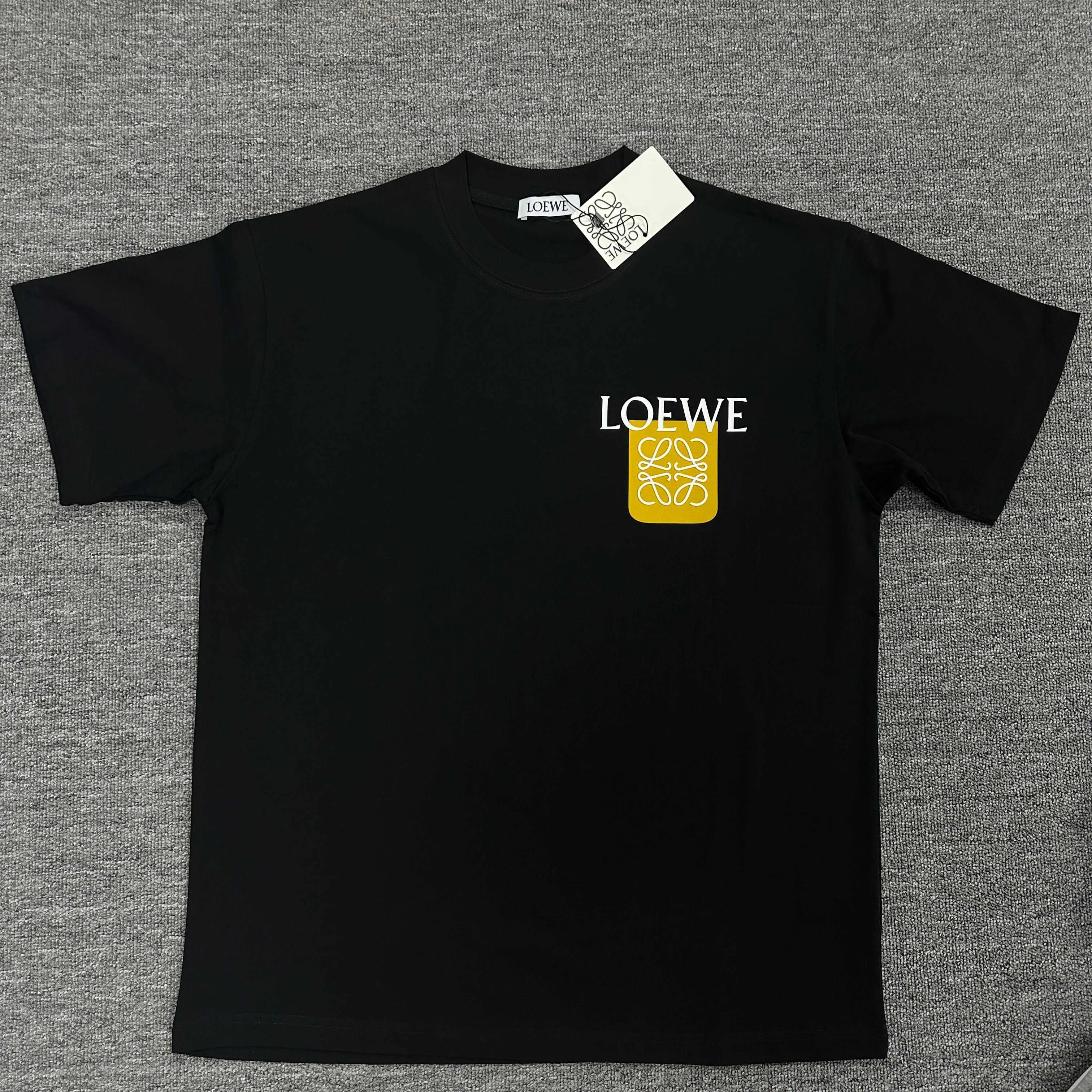 Loewe 2025春夏黒色ロゴTシャツ - 画像 (3)