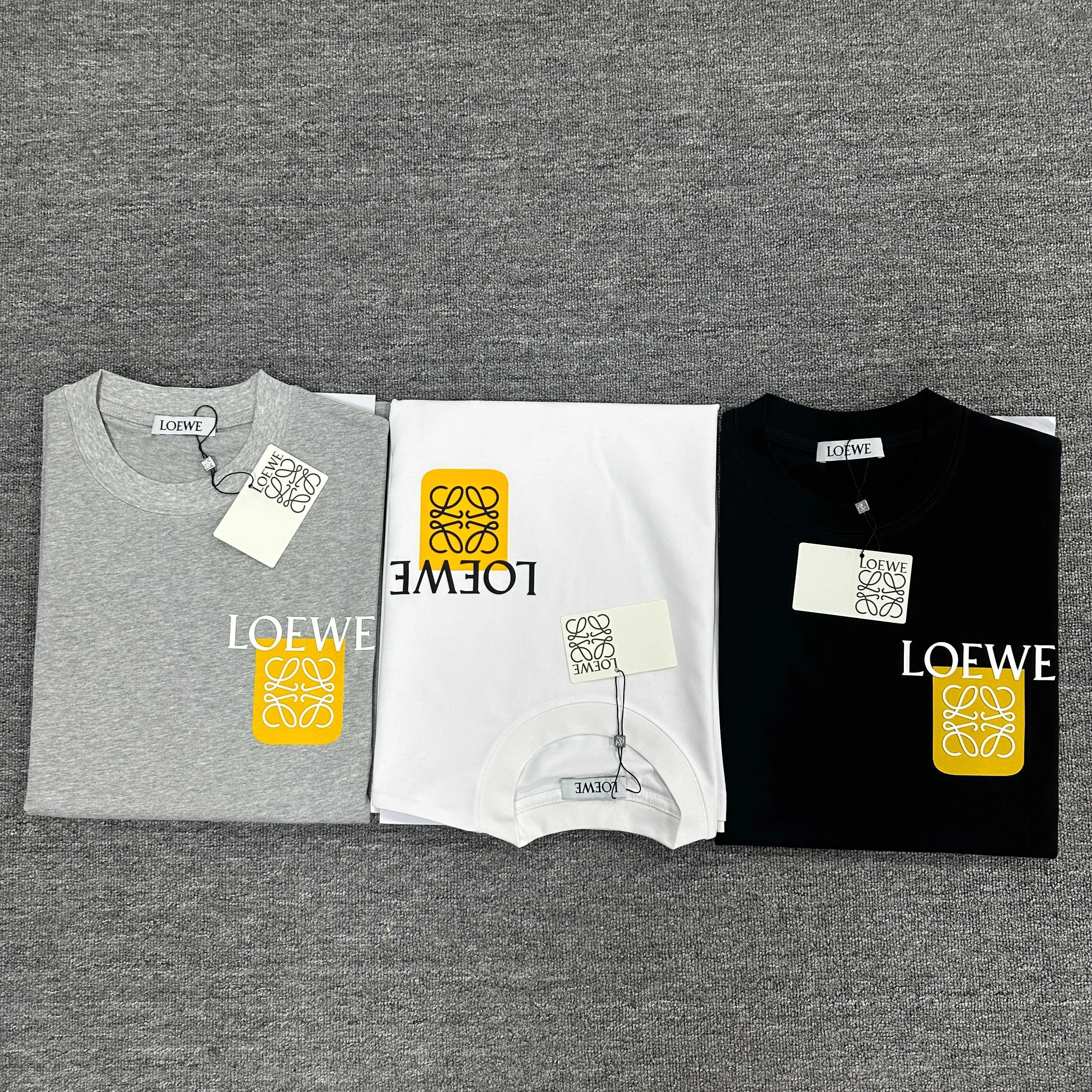 Loewe 2025春夏黒色ロゴTシャツ - 画像 (9)
