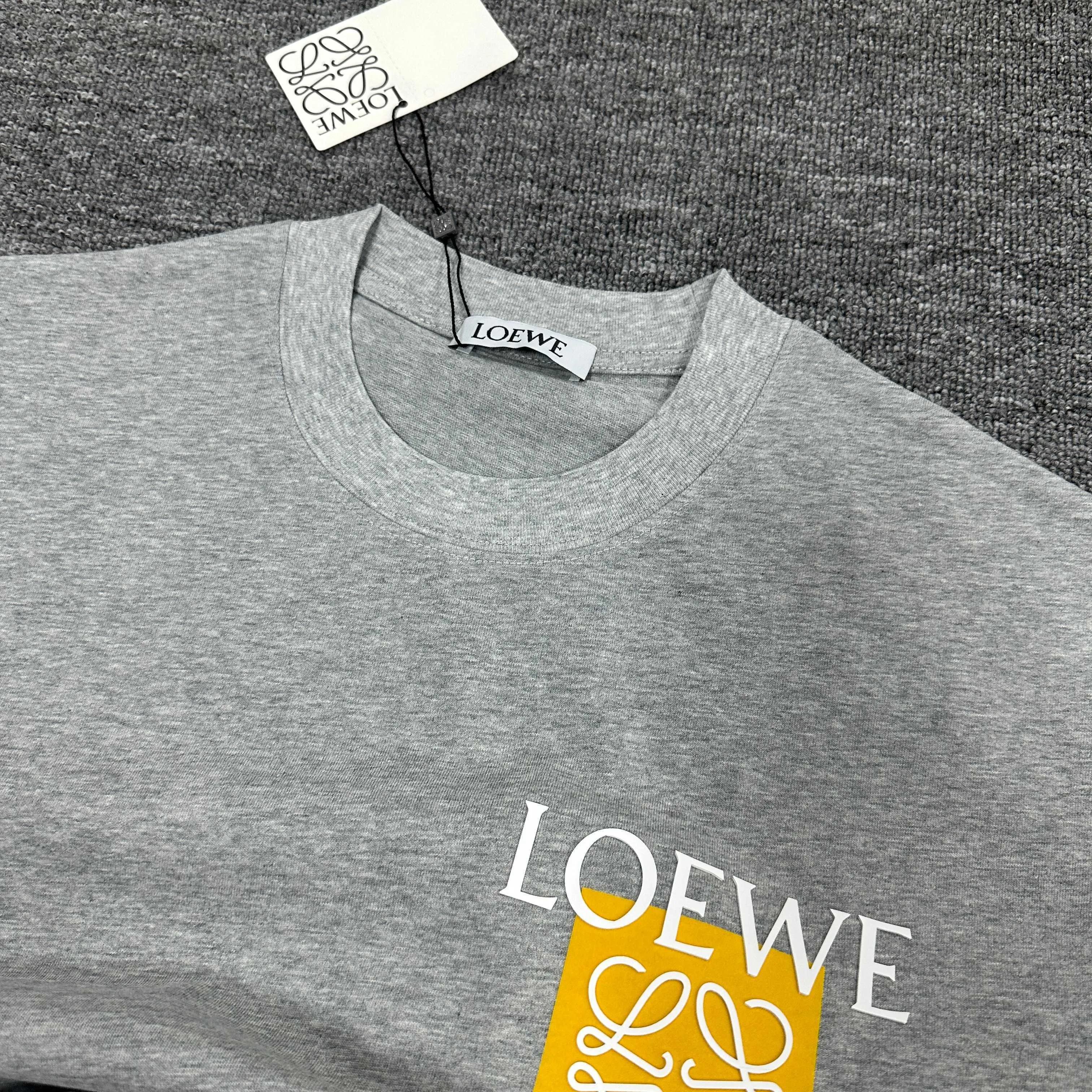 Loewe 2025春夏 グレー シンプルTシャツ - 画像 (7)