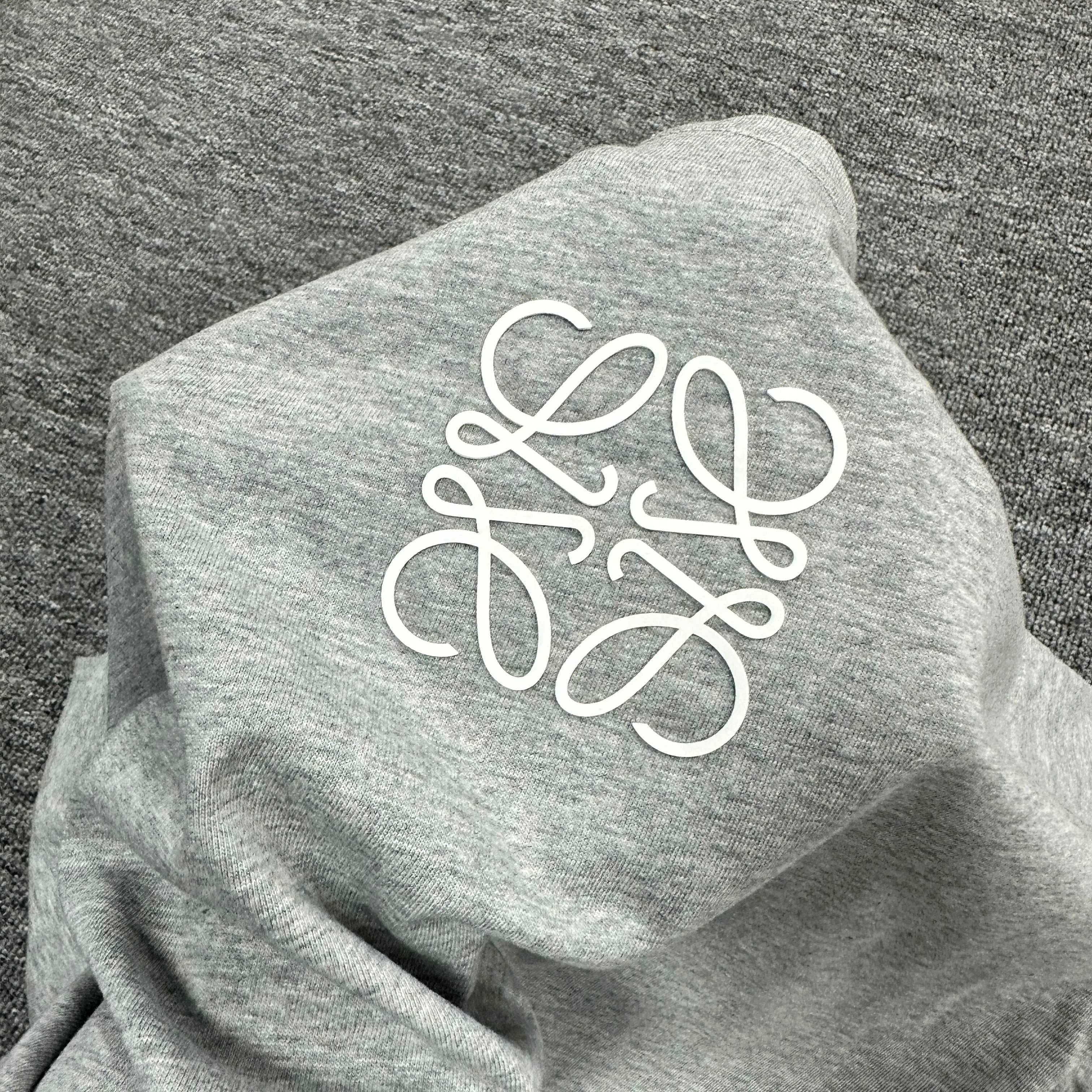 Loewe 2025春夏 短袖Tシャツ カラフルロゴ 黒白花灰 - 画像 (3)