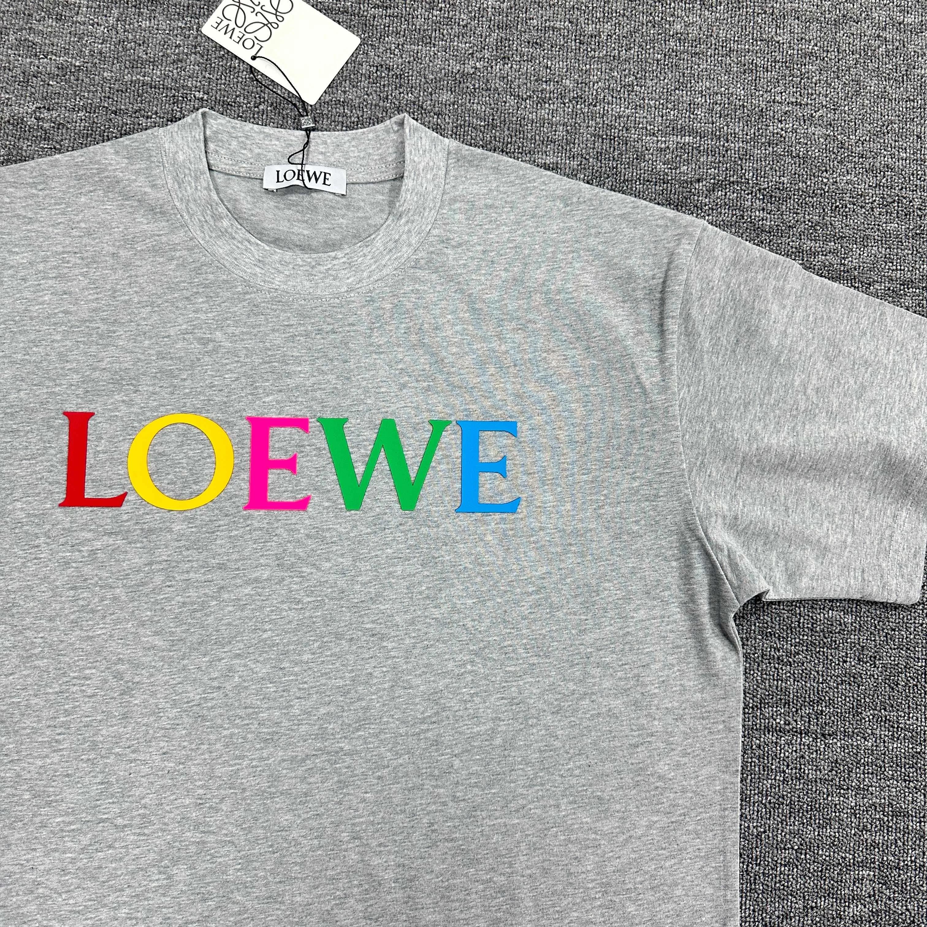 Loewe 2025春夏 短袖Tシャツ カラフルロゴ 黒白花灰 - 画像 (6)