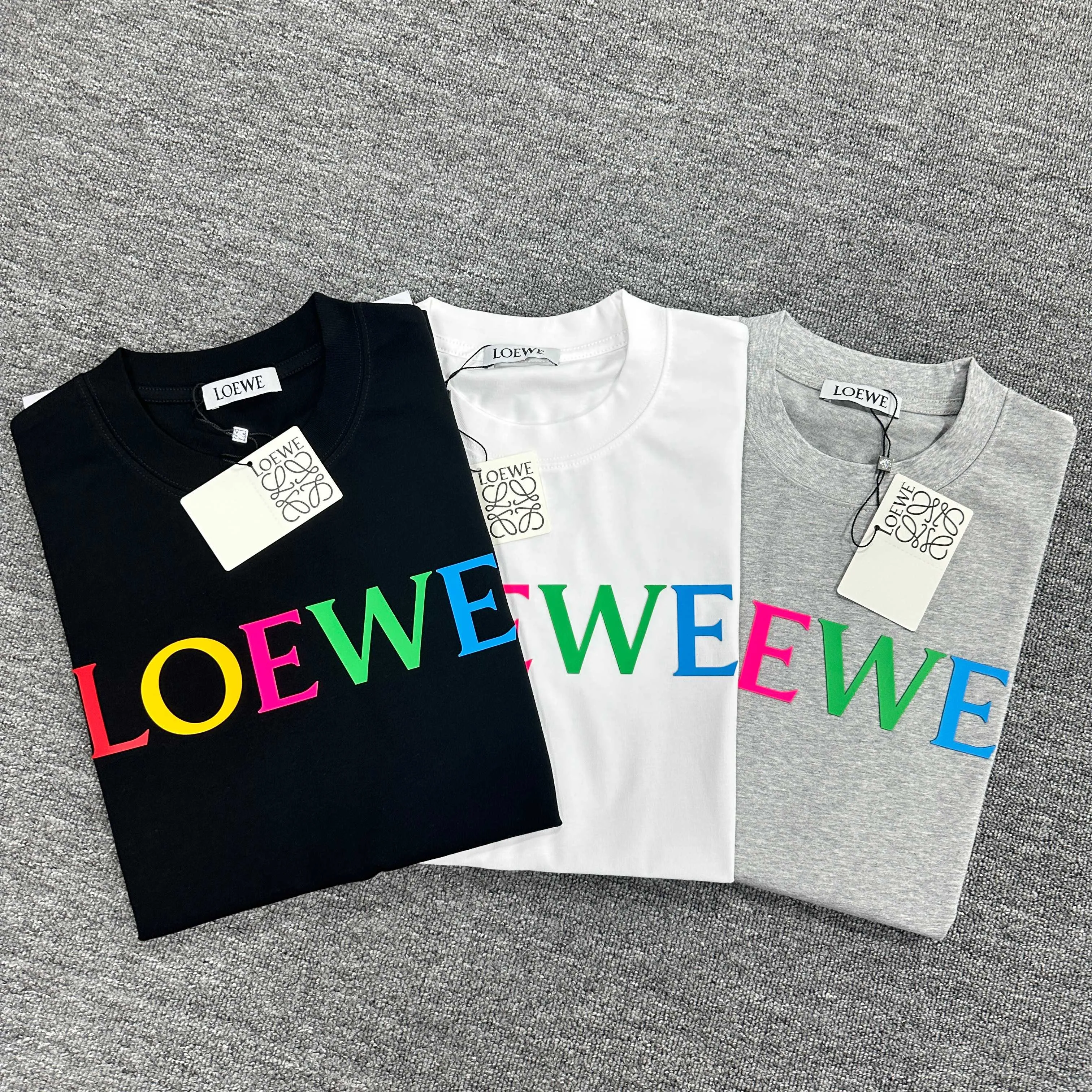 Loewe 2025春夏 短袖Tシャツ カラフルロゴ 黒白花灰 - 画像 (7)