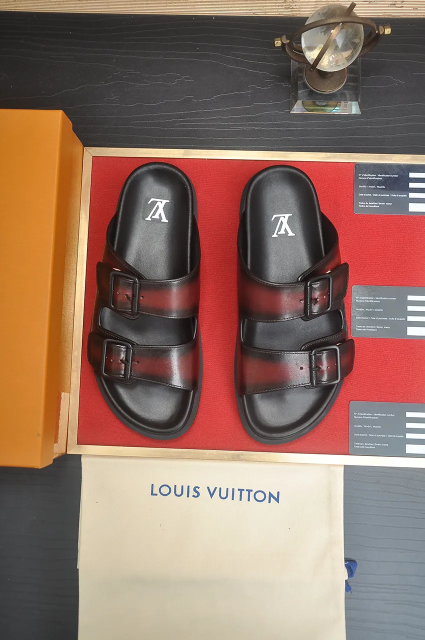 Louis Vuitton ブラックレッドサンダル