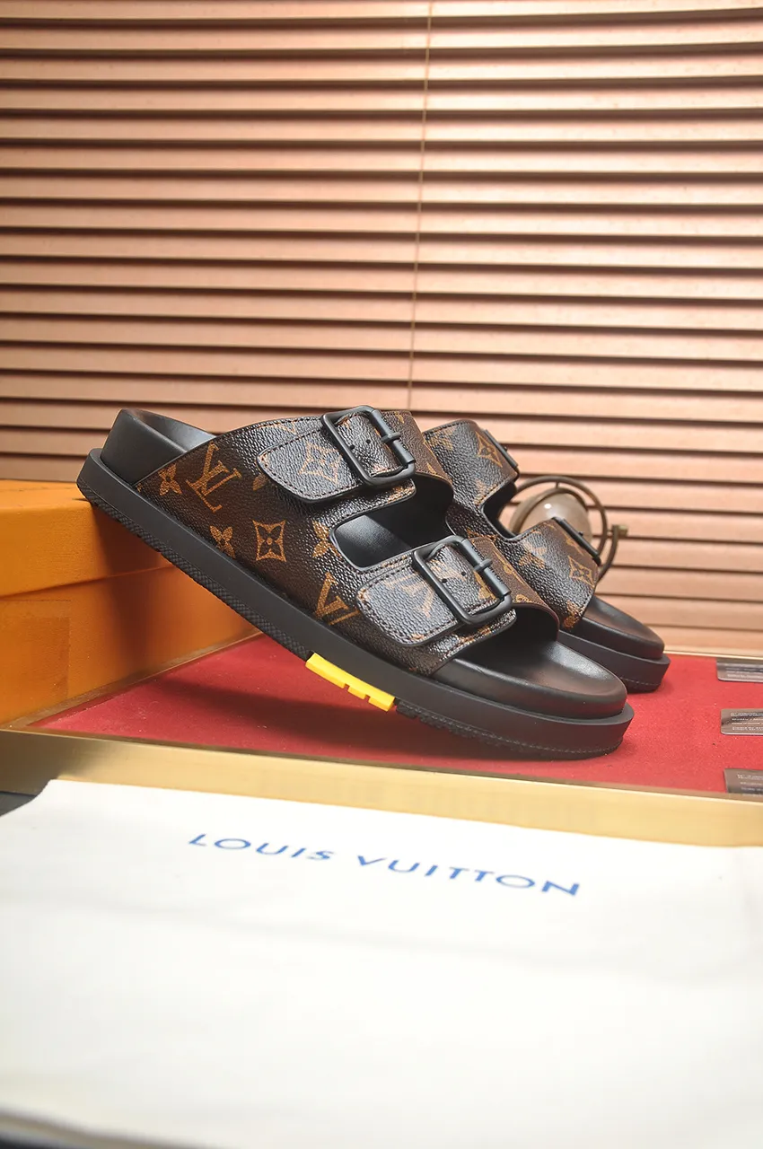 LOUIS VUITTON ブラックサンダル 夏の必需品 - 画像 (3)