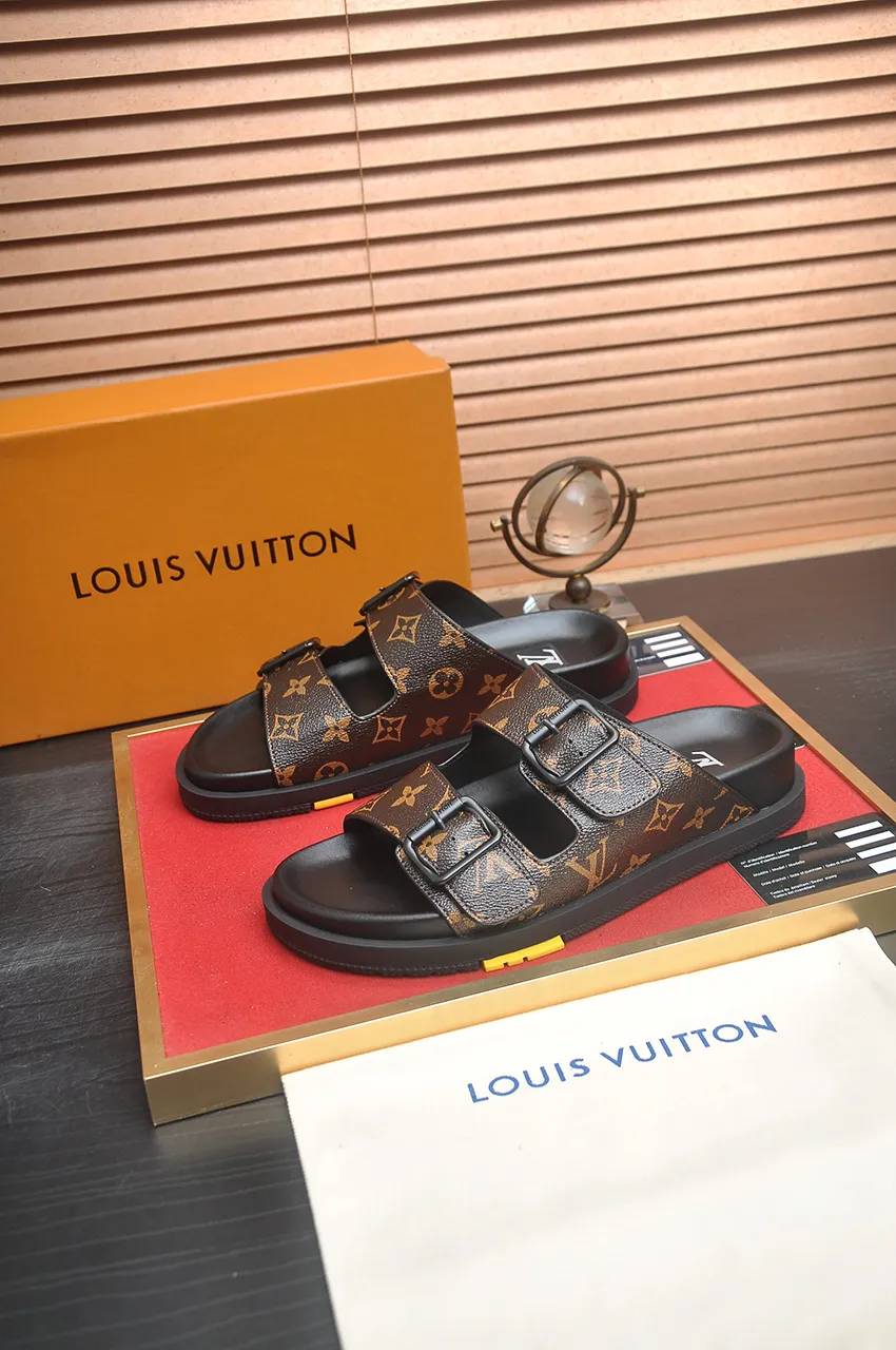 LOUIS VUITTON ブラックサンダル 夏の必需品 - 画像 (4)
