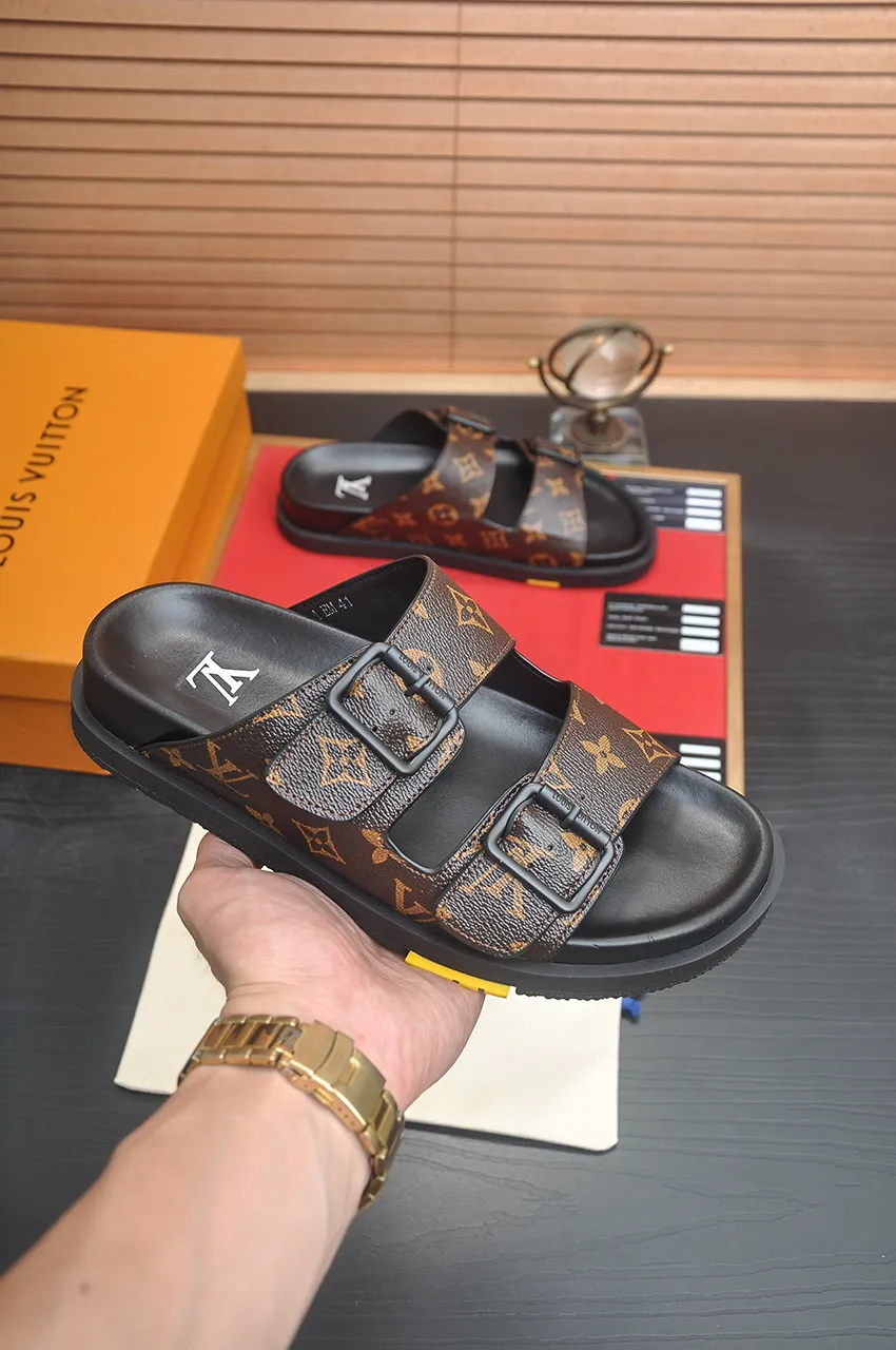 LOUIS VUITTON ブラックサンダル 夏の必需品 - 画像 (5)