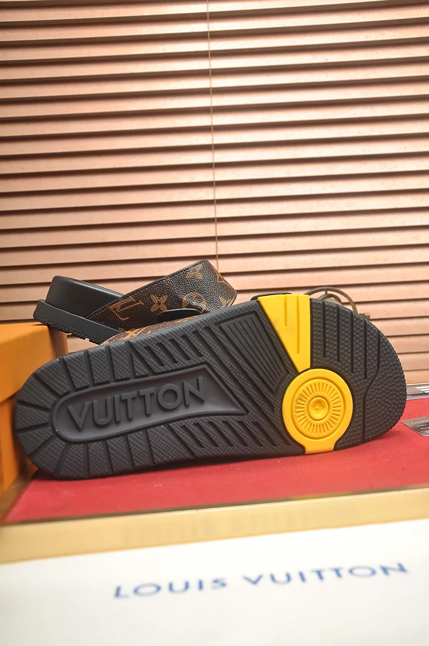 LOUIS VUITTON ブラックサンダル 夏の必需品 - 画像 (7)