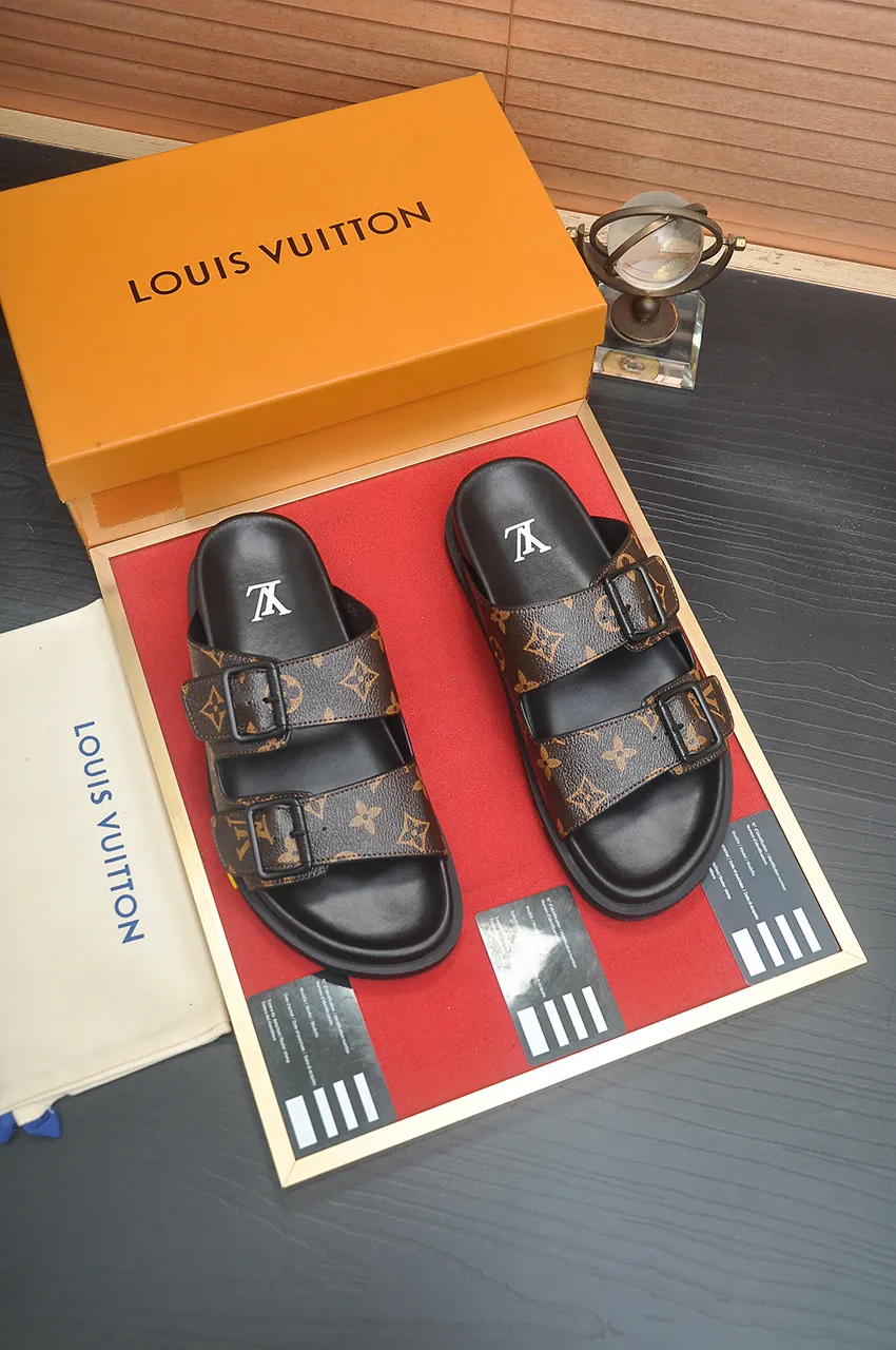 LOUIS VUITTON ブラックサンダル 夏の必需品 - 画像 (10)