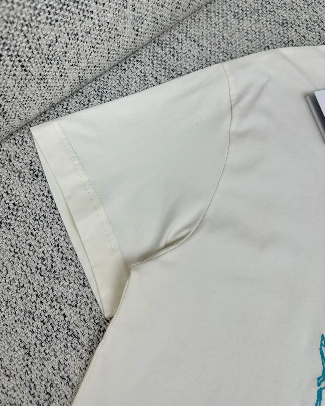 GIVENCHY X TOMO CAMPBELL新作赤白プリント半袖Tシャツ - 画像 (5)