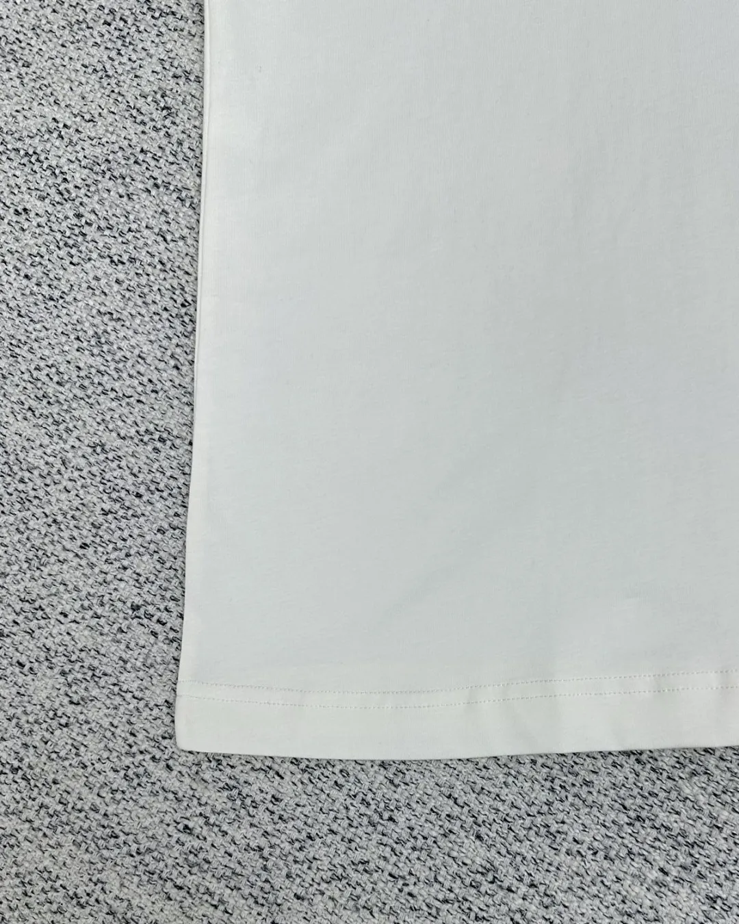 GIVENCHY X TOMO CAMPBELL新作赤白プリント半袖Tシャツ - 画像 (6)