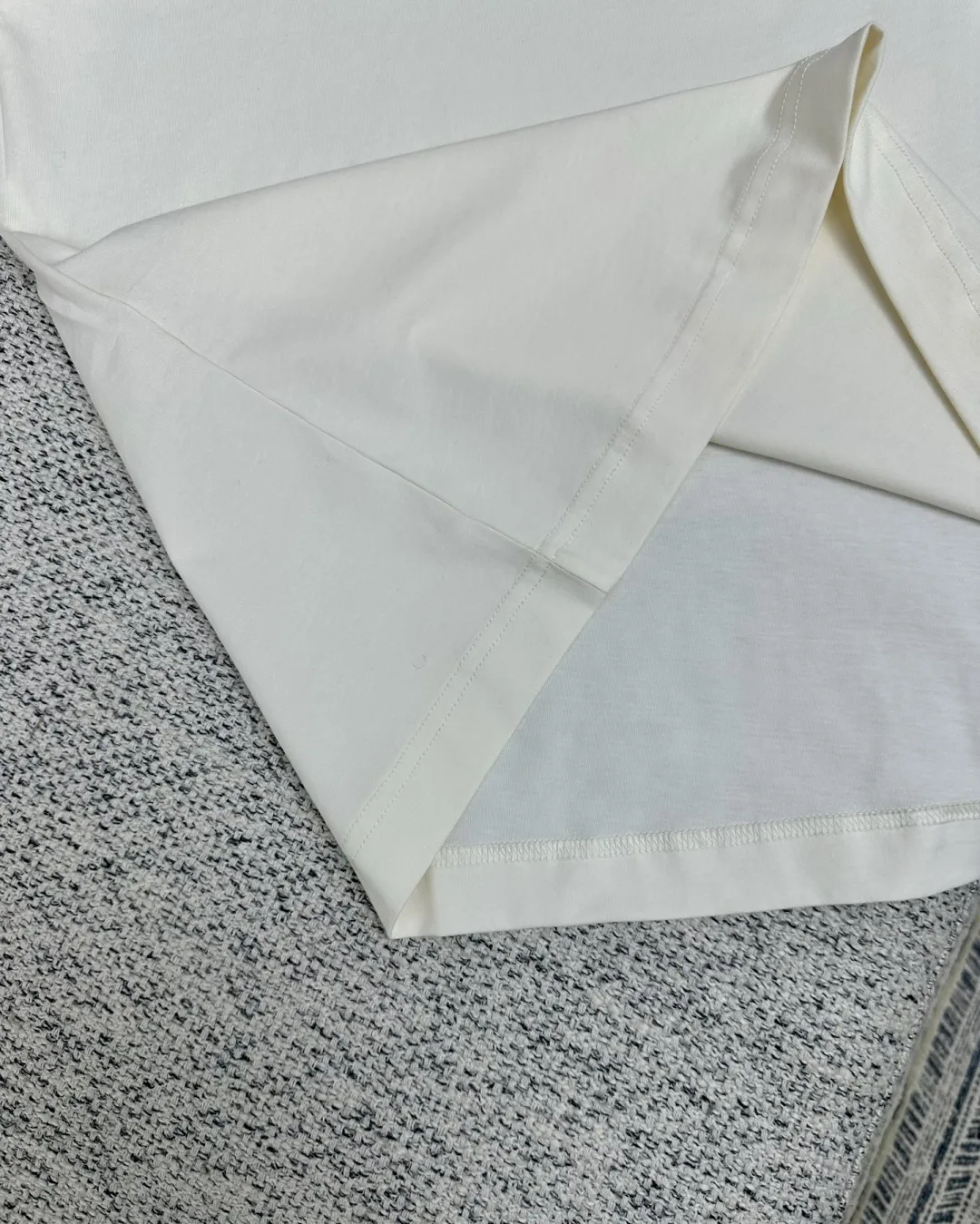 GIVENCHY X TOMO CAMPBELL新作赤白プリント半袖Tシャツ - 画像 (7)