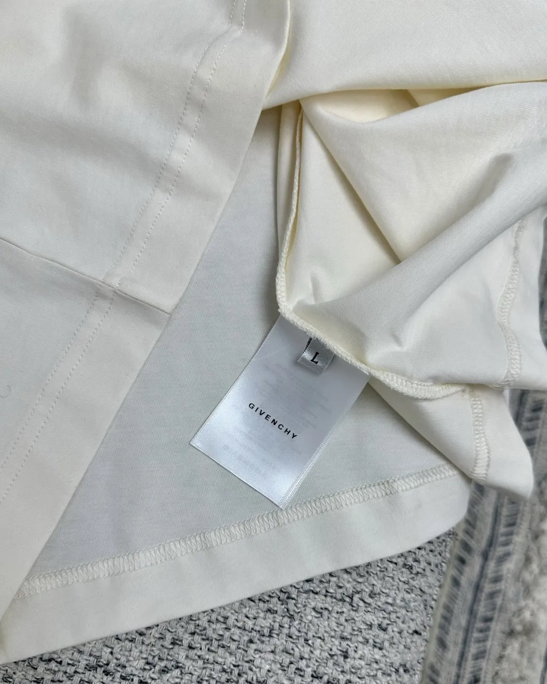 GIVENCHY X TOMO CAMPBELL新作赤白プリント半袖Tシャツ - 画像 (8)