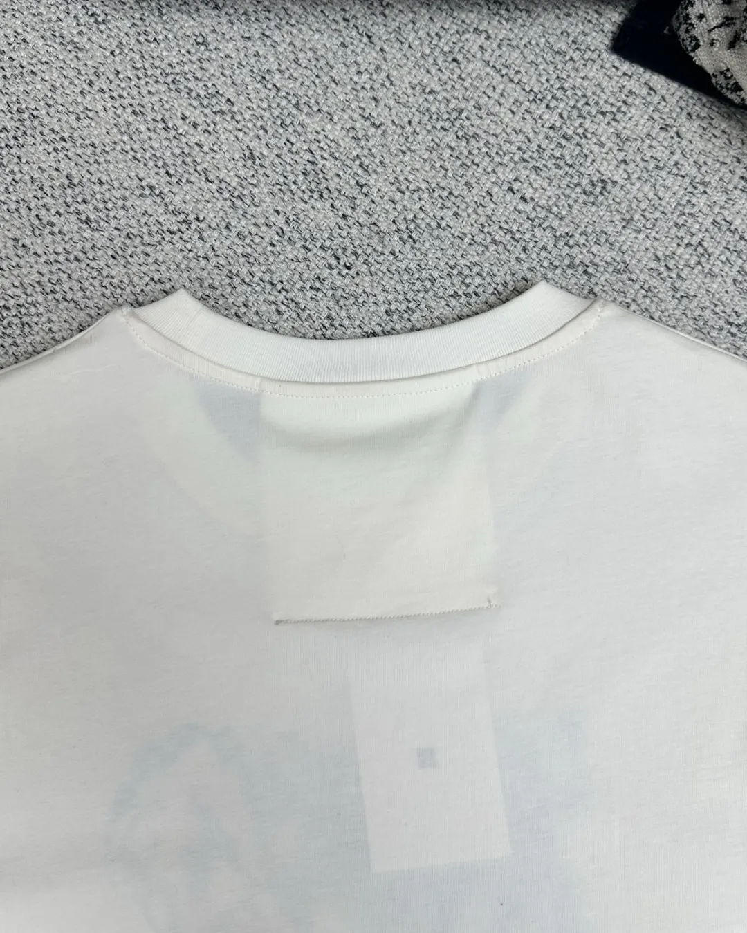 GIVENCHY X TOMO CAMPBELL新作赤白プリント半袖Tシャツ - 画像 (9)