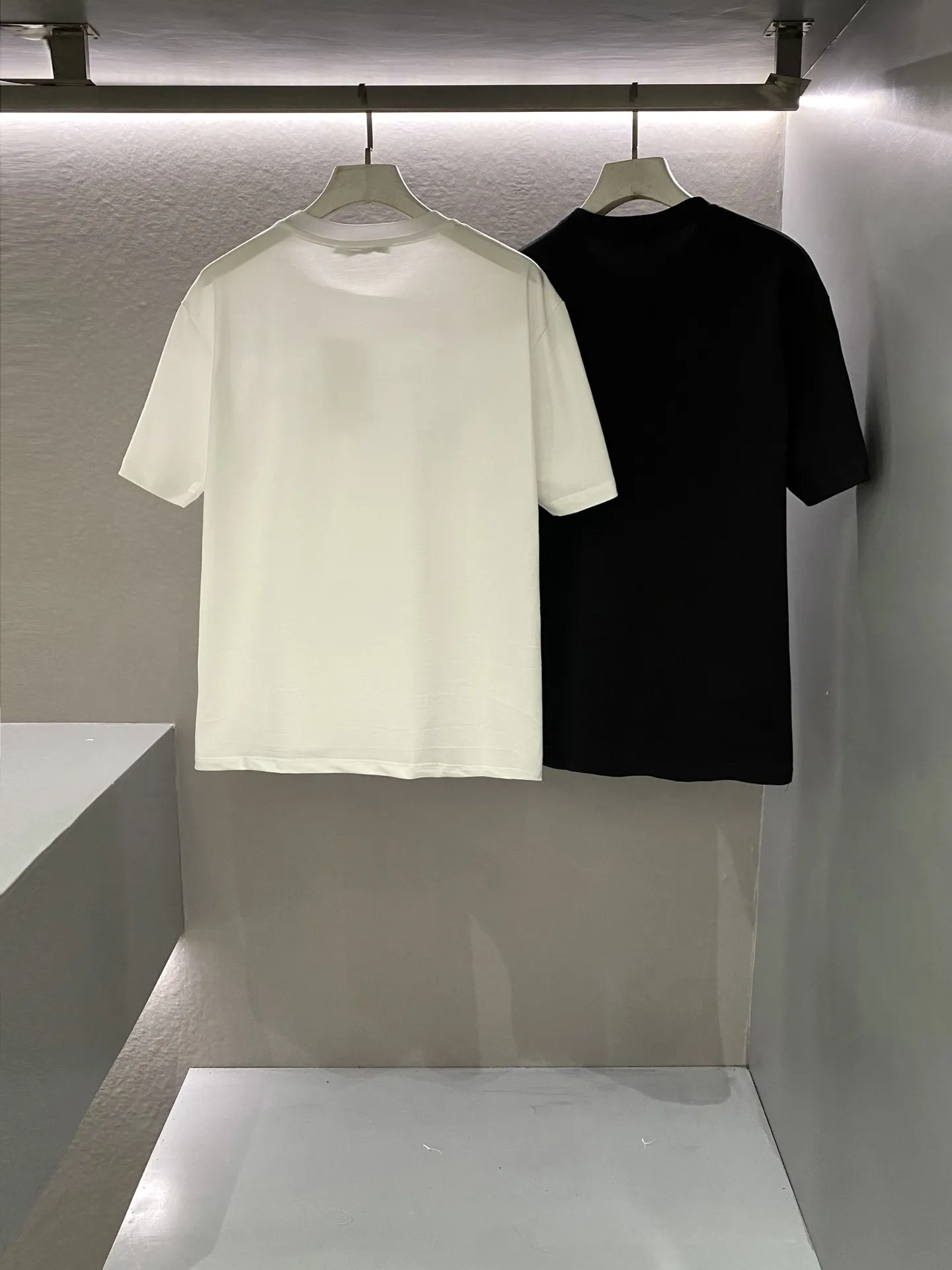 Givenchy Paris新作黒半袖Tシャツ - 画像 (3)