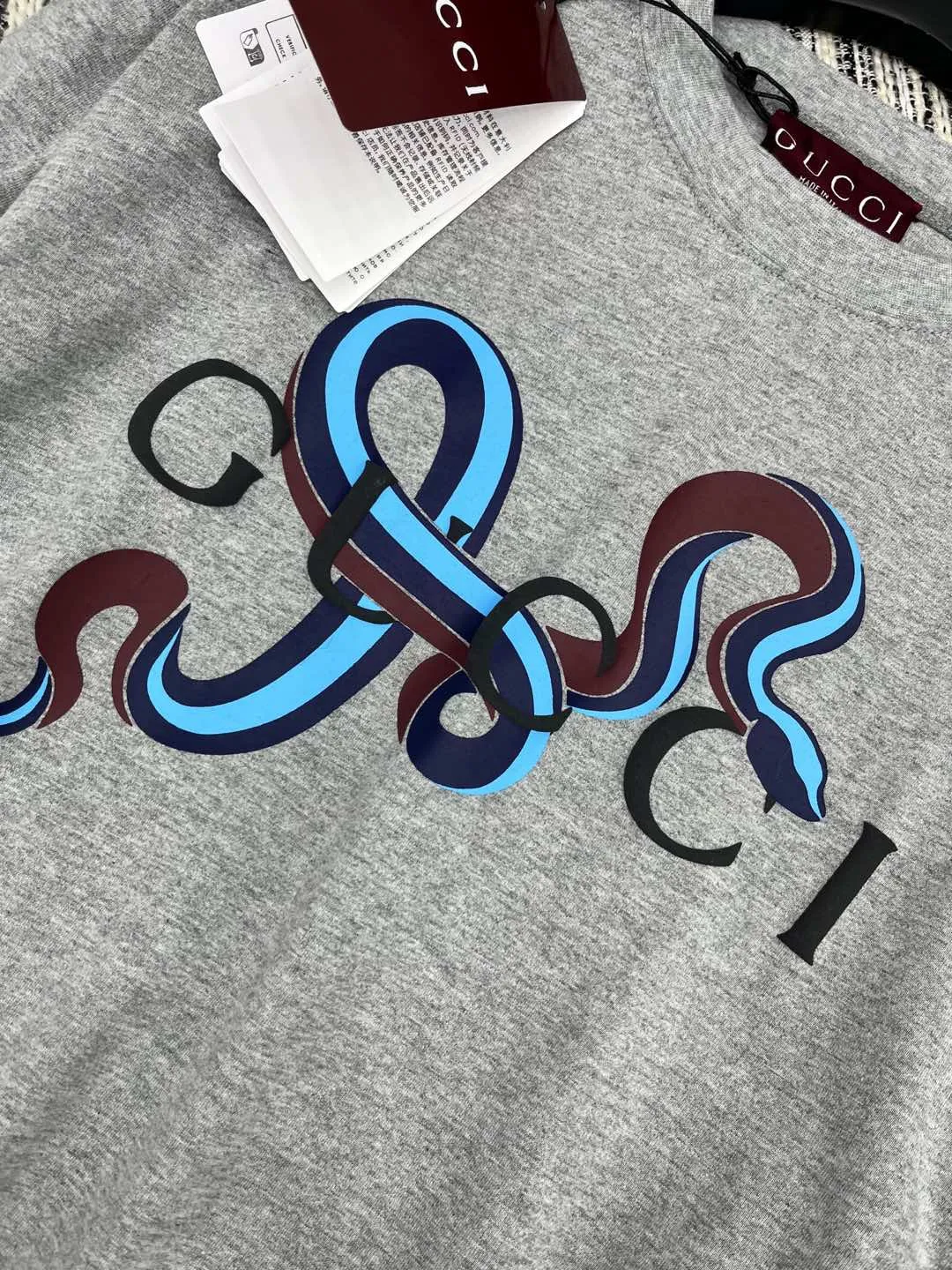 Gucci グレー新作プリント偽の2ピースTシャツ - 画像 (5)