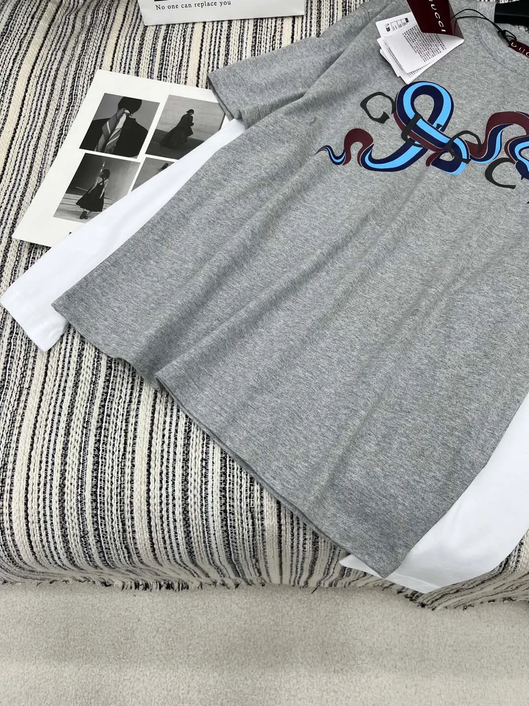 Gucci グレー新作プリント偽の2ピースTシャツ - 画像 (6)