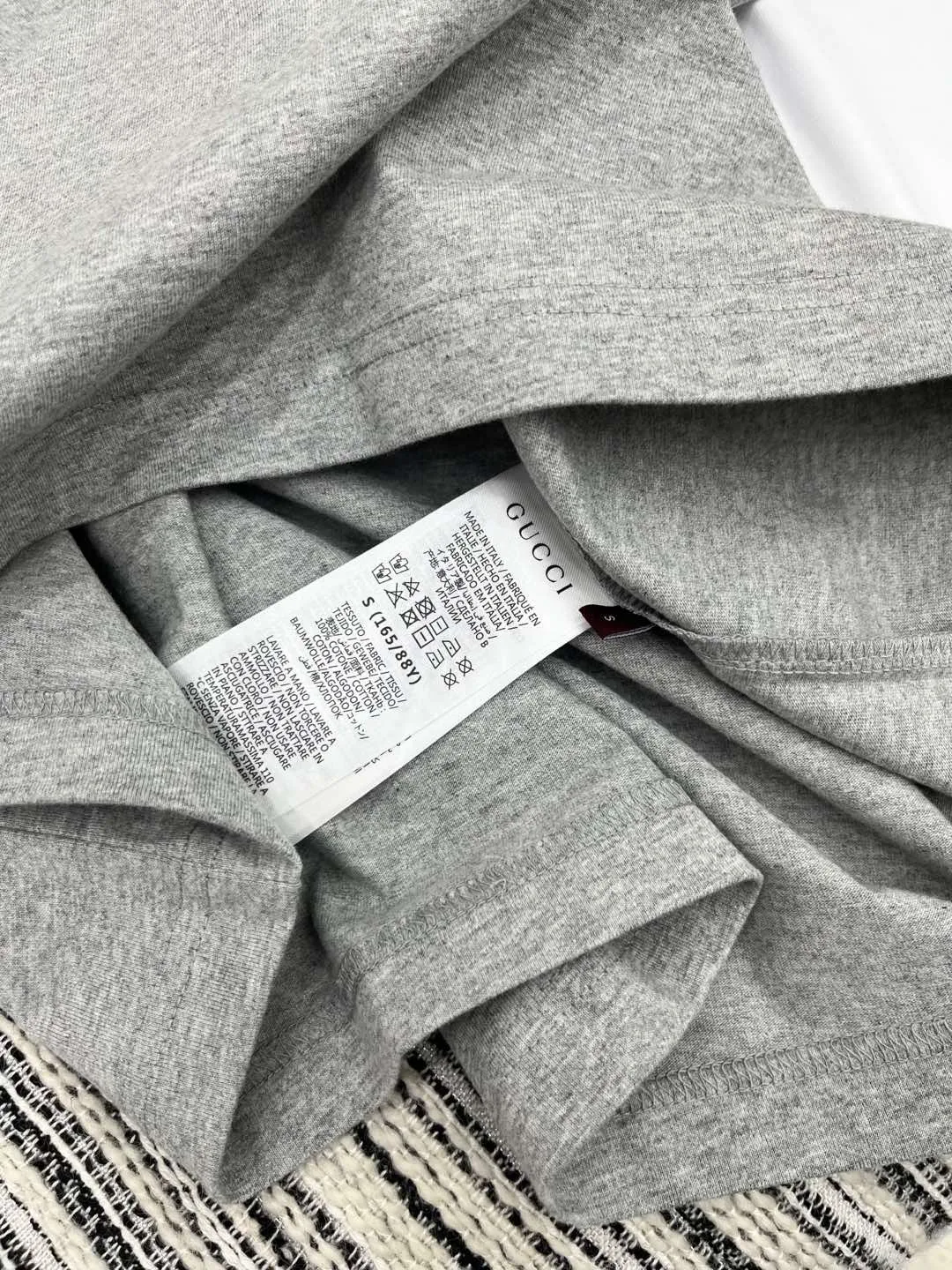 Gucci グレー新作プリント偽の2ピースTシャツ - 画像 (7)