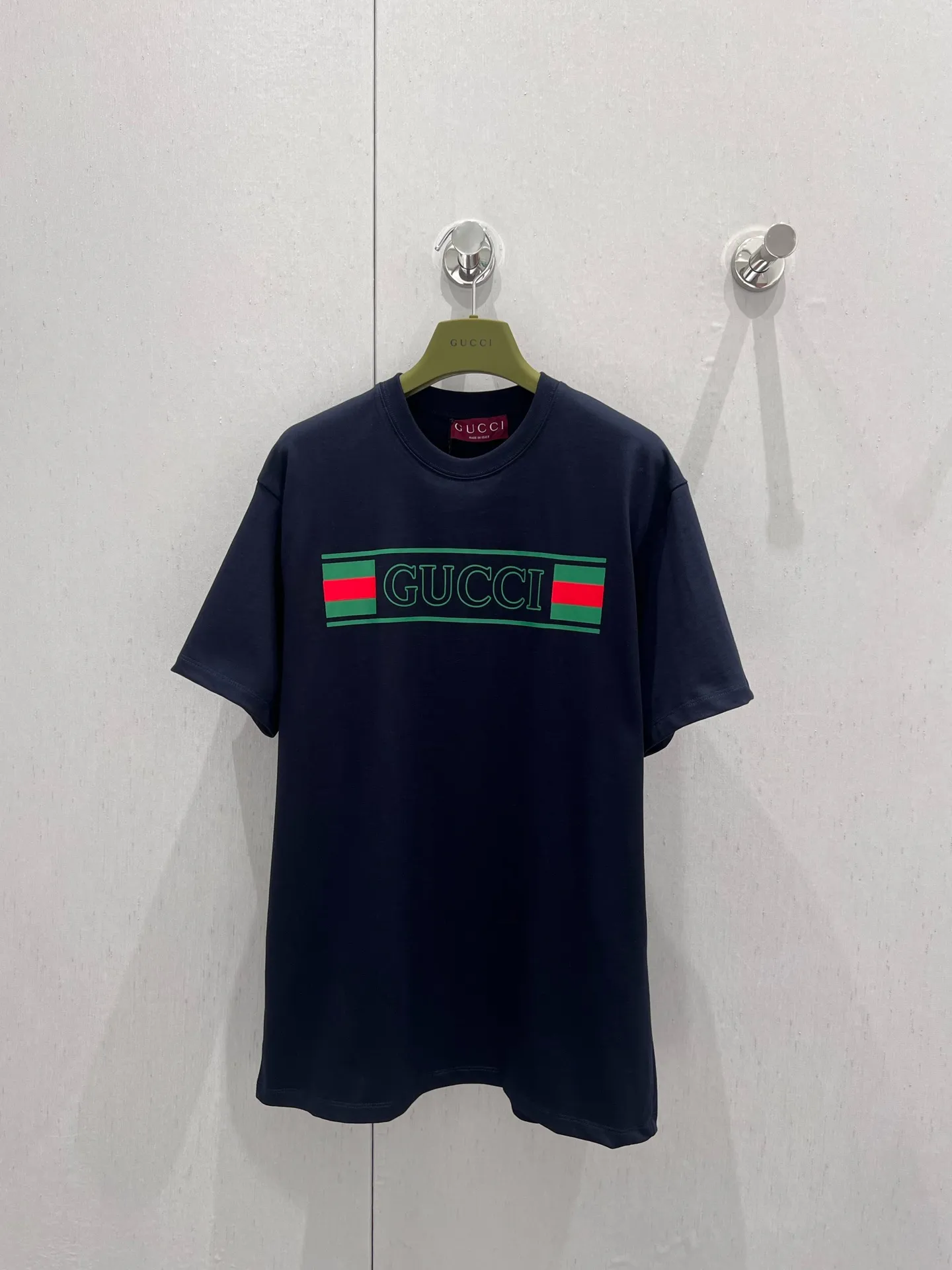 Gucci新作黒プリント半袖Tシャツ
