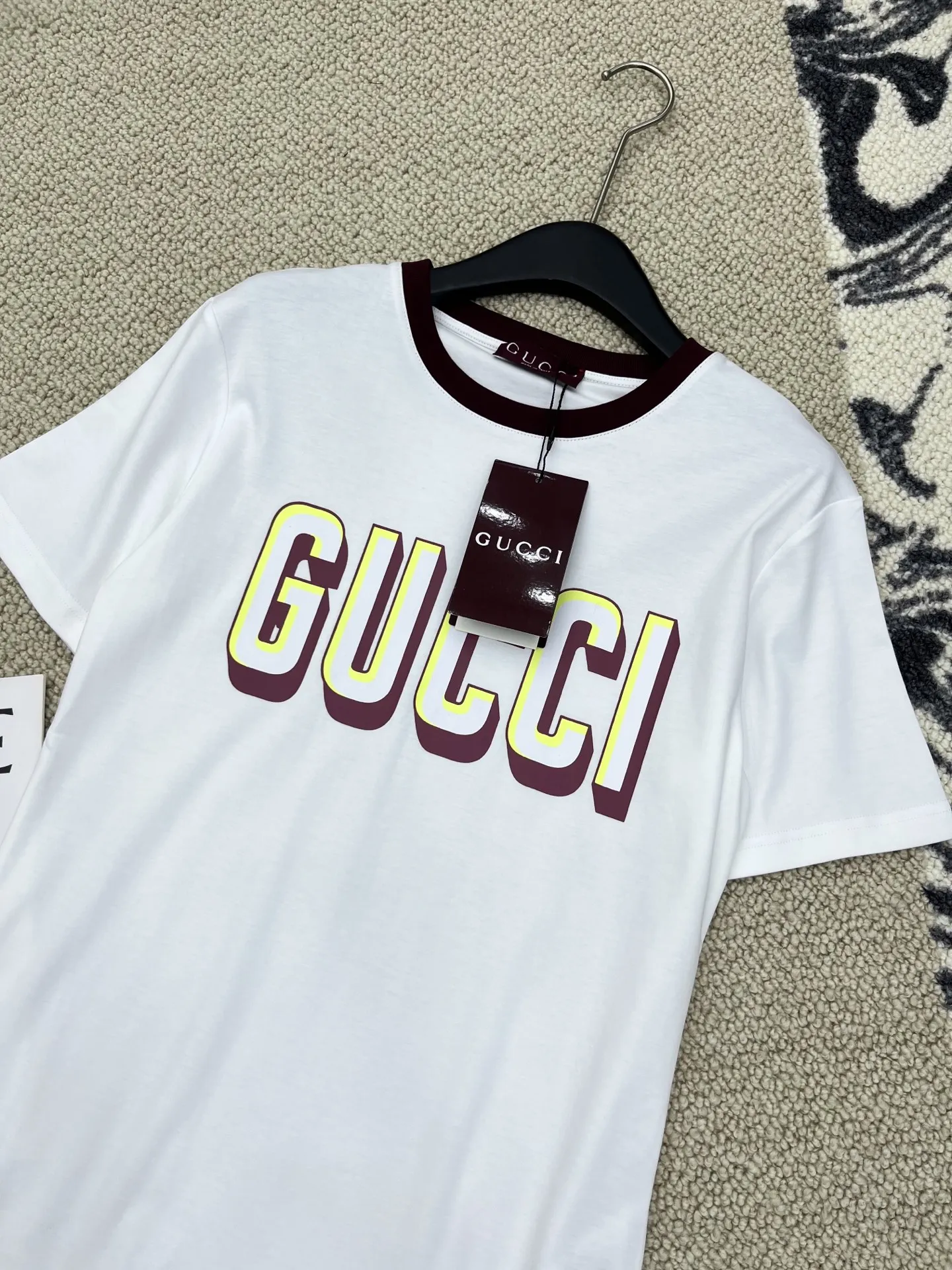 Gucci新作白プリント半袖Tシャツ - 画像 (3)