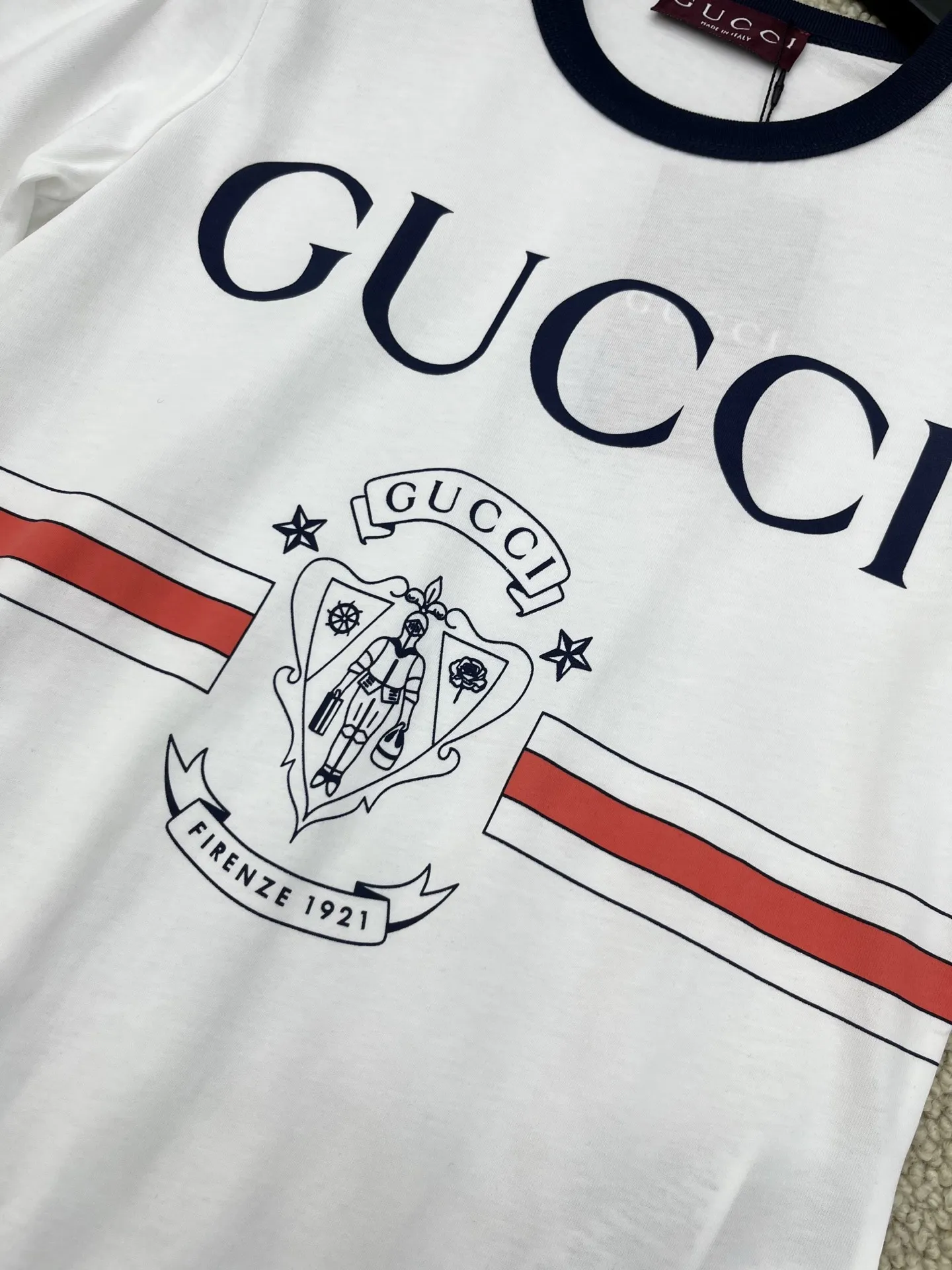 Gucci新作白プリント半袖Tシャツ赤青ストライプ - 画像 (5)