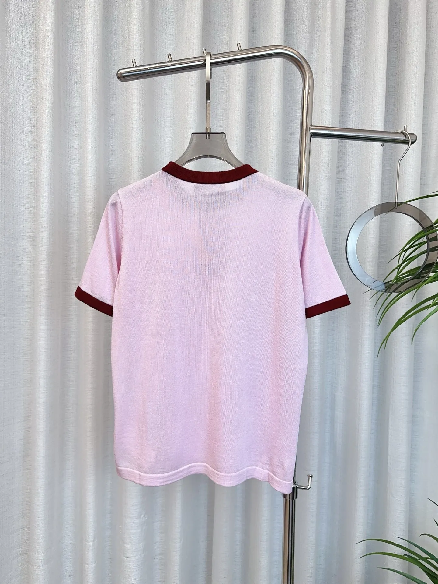 GUCCI新作ピンク半袖Tシャツ刺繍ロゴ - 画像 (3)