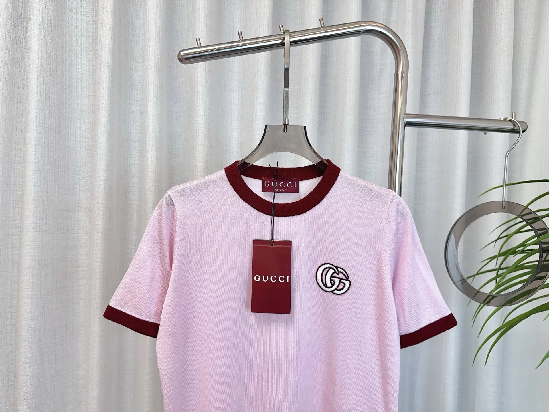 GUCCI新作ピンク半袖Tシャツ刺繍ロゴ - 画像 (4)