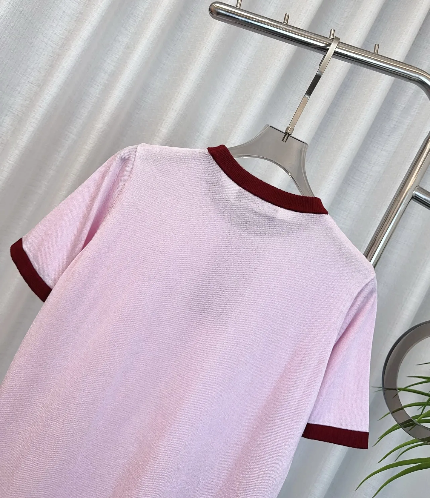 GUCCI新作ピンク半袖Tシャツ刺繍ロゴ - 画像 (6)