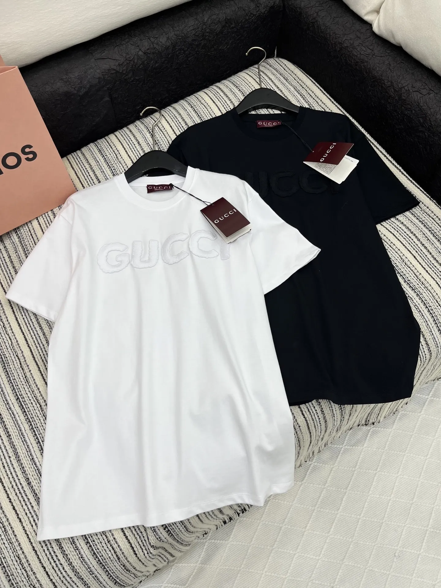 Gucci新作黒白アルファベット半袖Tシャツ