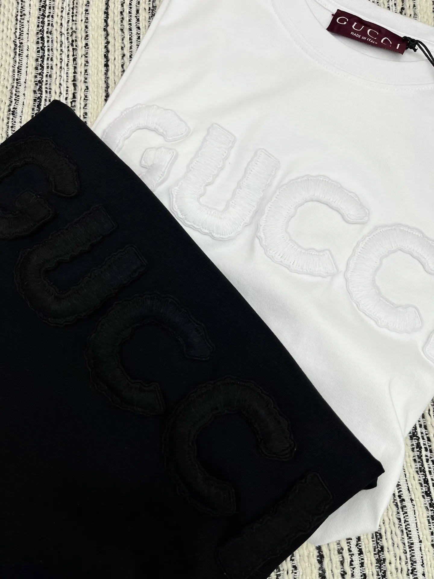 Gucci新作黒白アルファベット半袖Tシャツ - 画像 (5)
