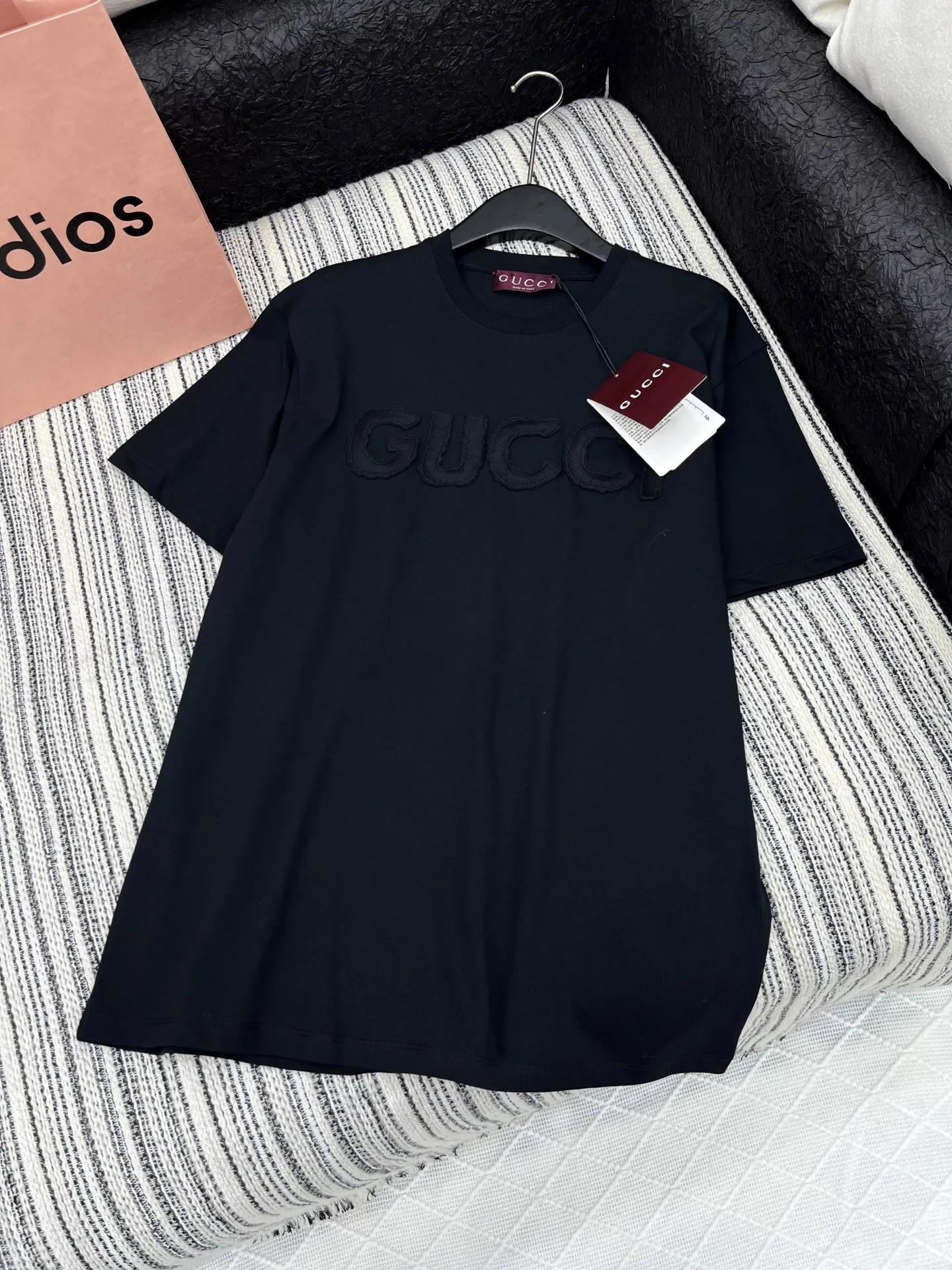 Gucci新作黒白アルファベット半袖Tシャツ - 画像 (6)