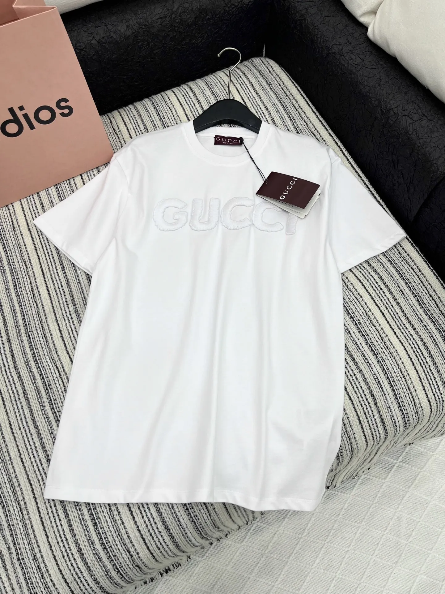 Gucci新作黒白アルファベット半袖Tシャツ - 画像 (7)