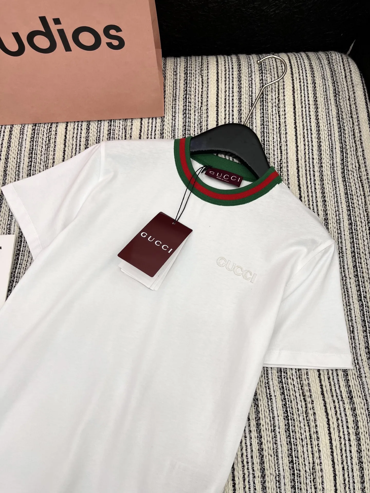 Gucci新作白カラーマッチング半袖Tシャツ - 画像 (3)