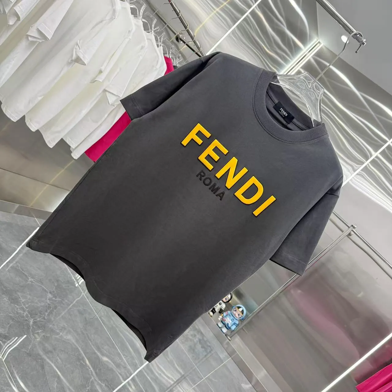 FENDI 2025新作 黒 Tシャツ - 画像 (3)