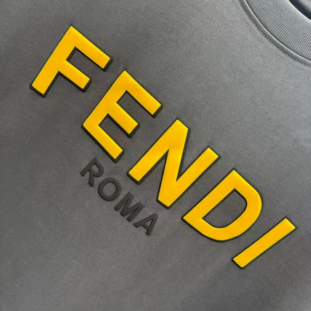 FENDI 2025新作 黒 Tシャツ - 画像 (7)