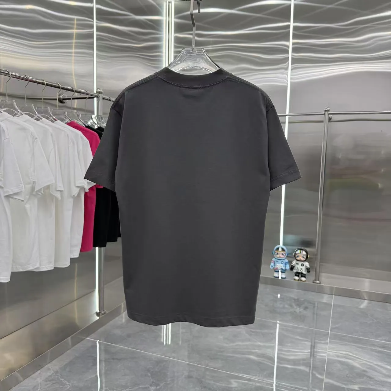 FENDI 2025新作 黒 Tシャツ - 画像 (9)