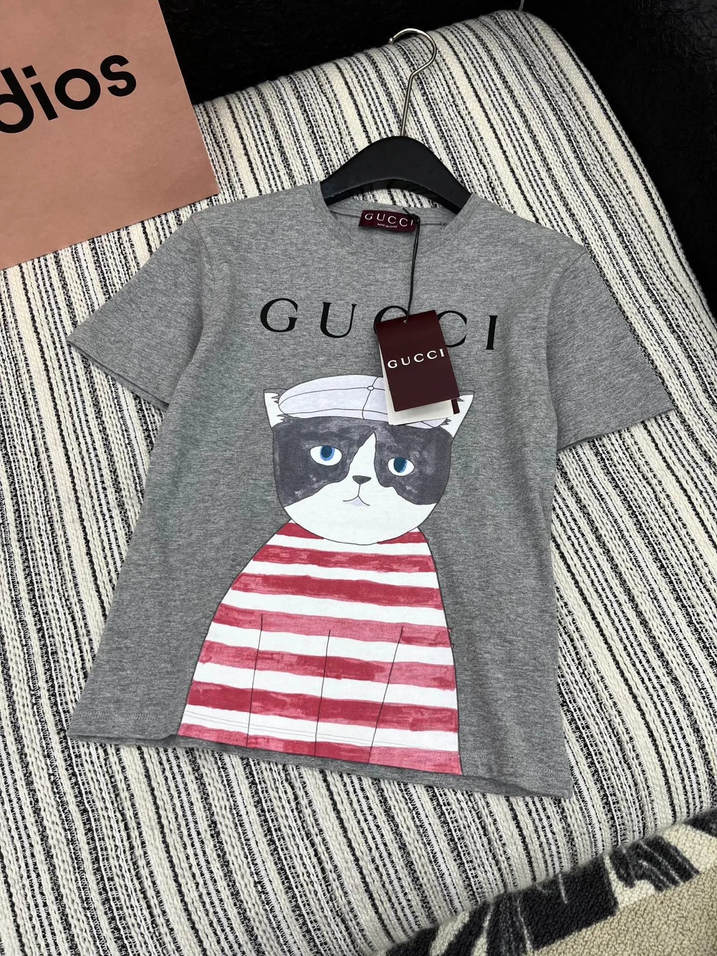 Gucci グレー新作プリント半袖Tシャツ