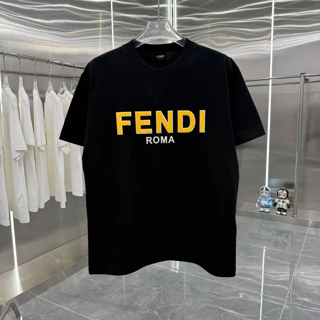 FENDI 2025新作黒色ロゴTシャツ