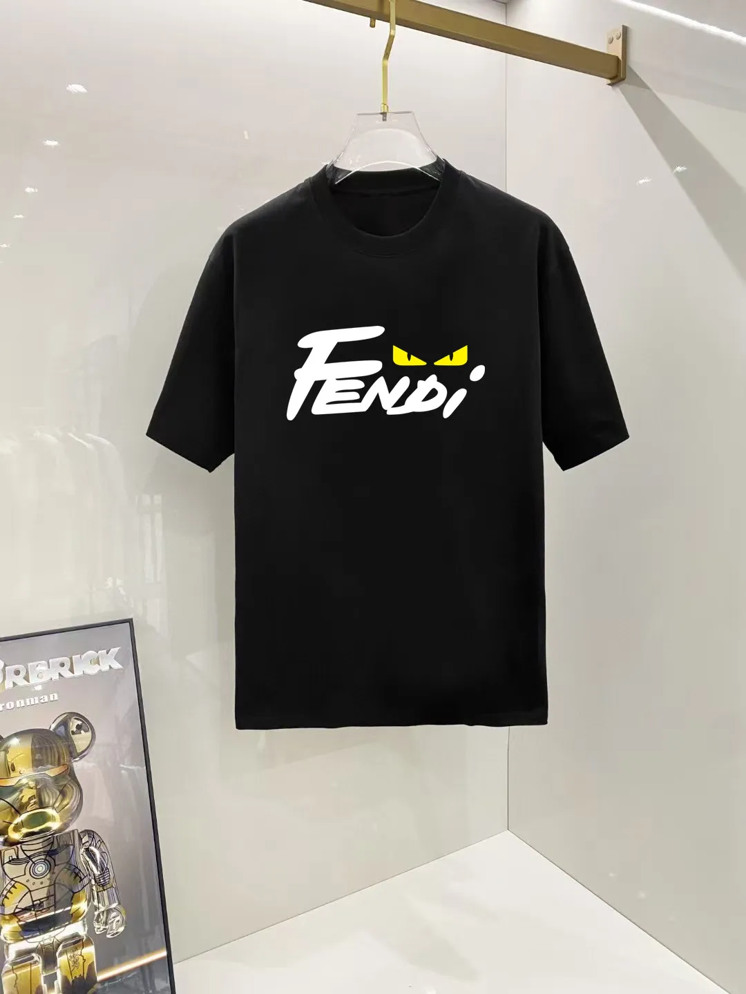 FENDI 黒Tシャツ2025春夏新作