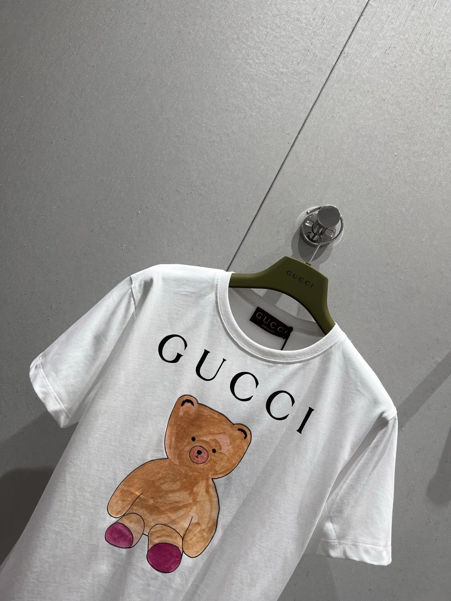 Gucci新作白黒クマプリント半袖Tシャツ - 画像 (4)